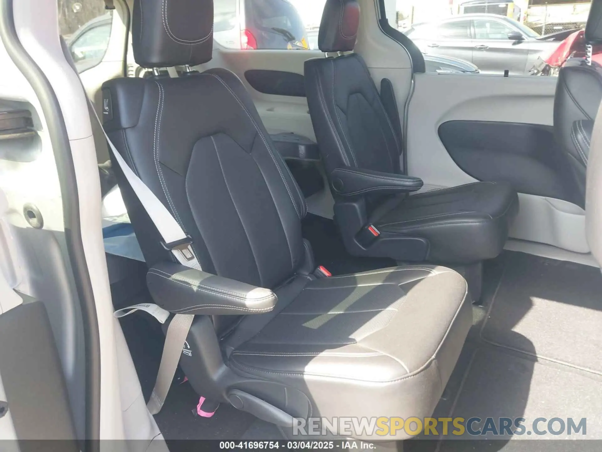 8 fotografías del automóvil dañado 2C4RC1BG5RR172879 CHRYSLER PACIFICA 2024