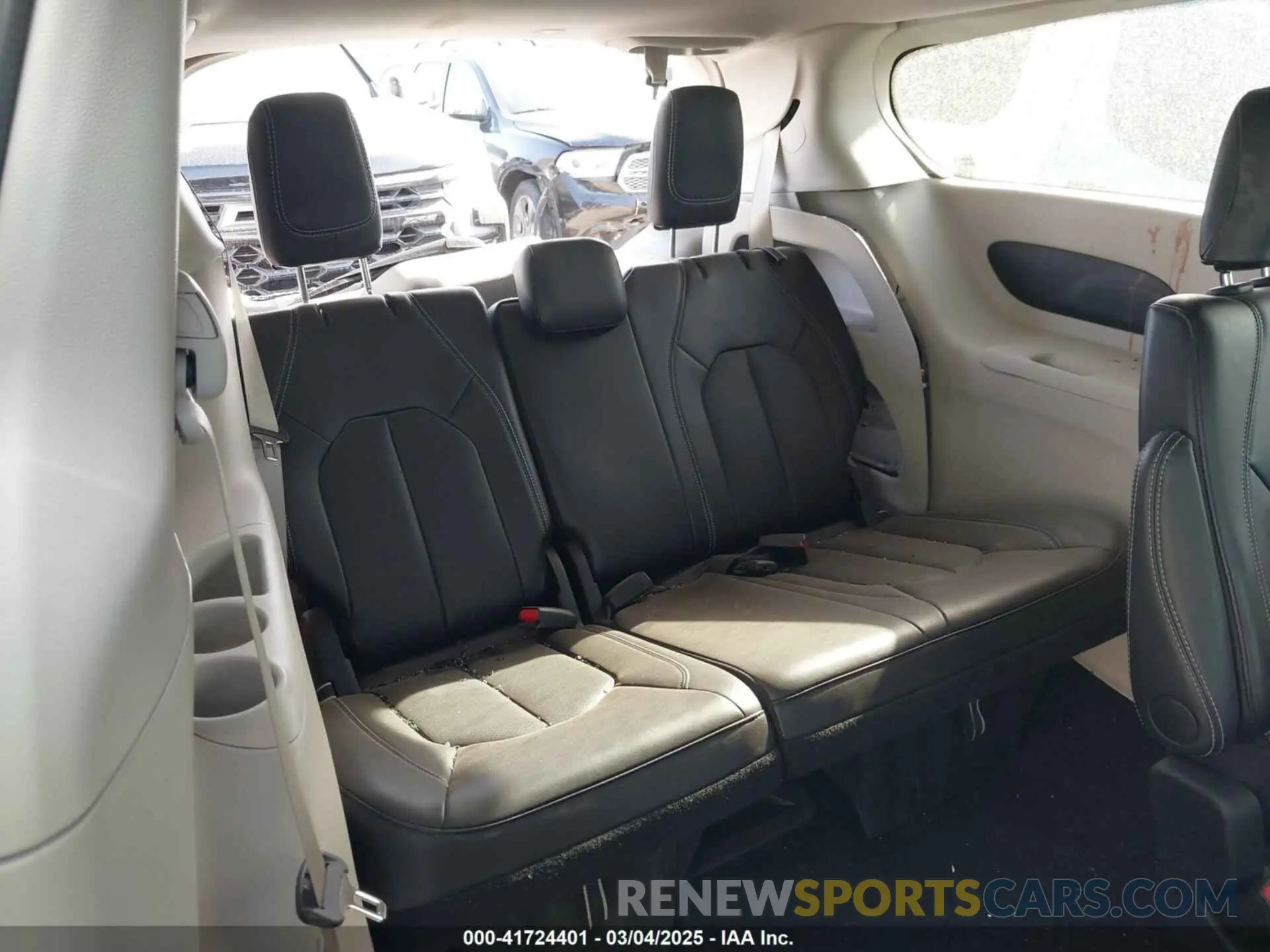 17 fotografías del automóvil dañado 2C4RC1BG5RR179668 CHRYSLER PACIFICA 2024