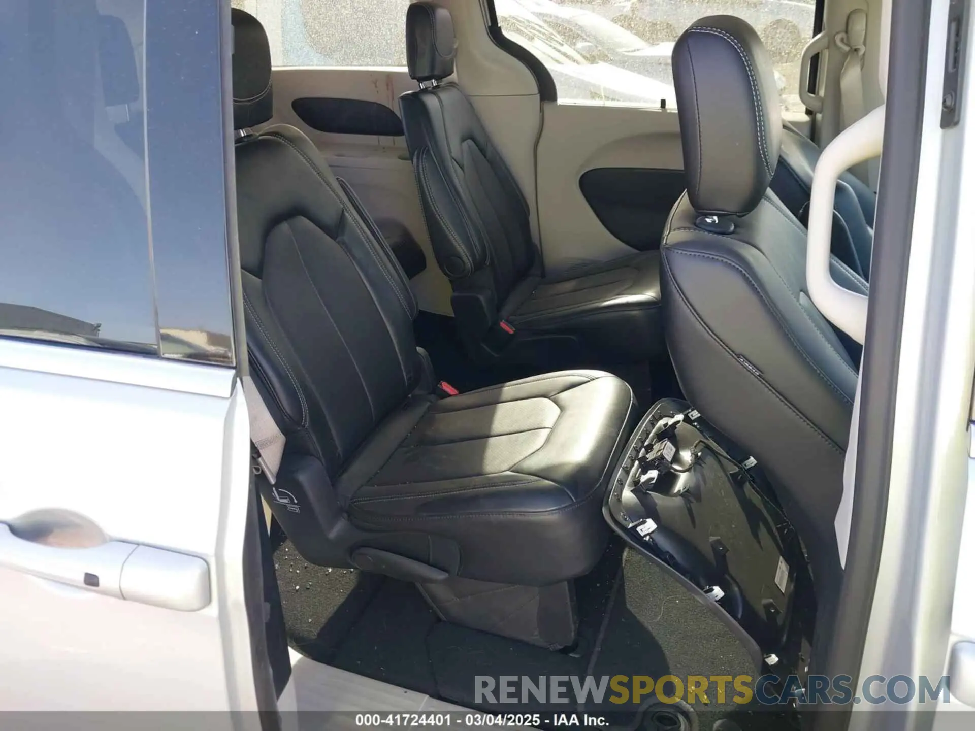 8 fotografías del automóvil dañado 2C4RC1BG5RR179668 CHRYSLER PACIFICA 2024