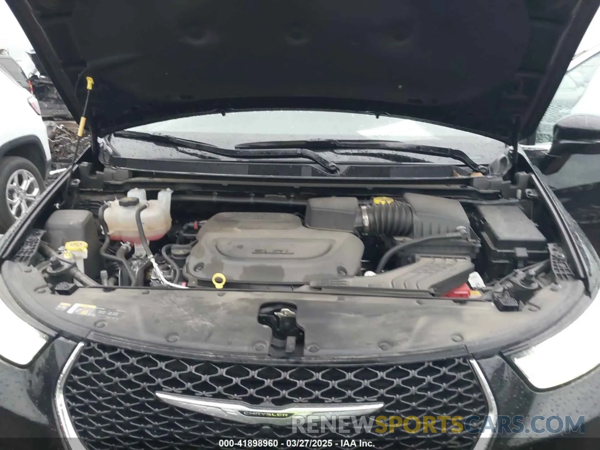 10 fotografías del automóvil dañado 2C4RC1BG9RR143479 CHRYSLER PACIFICA 2024