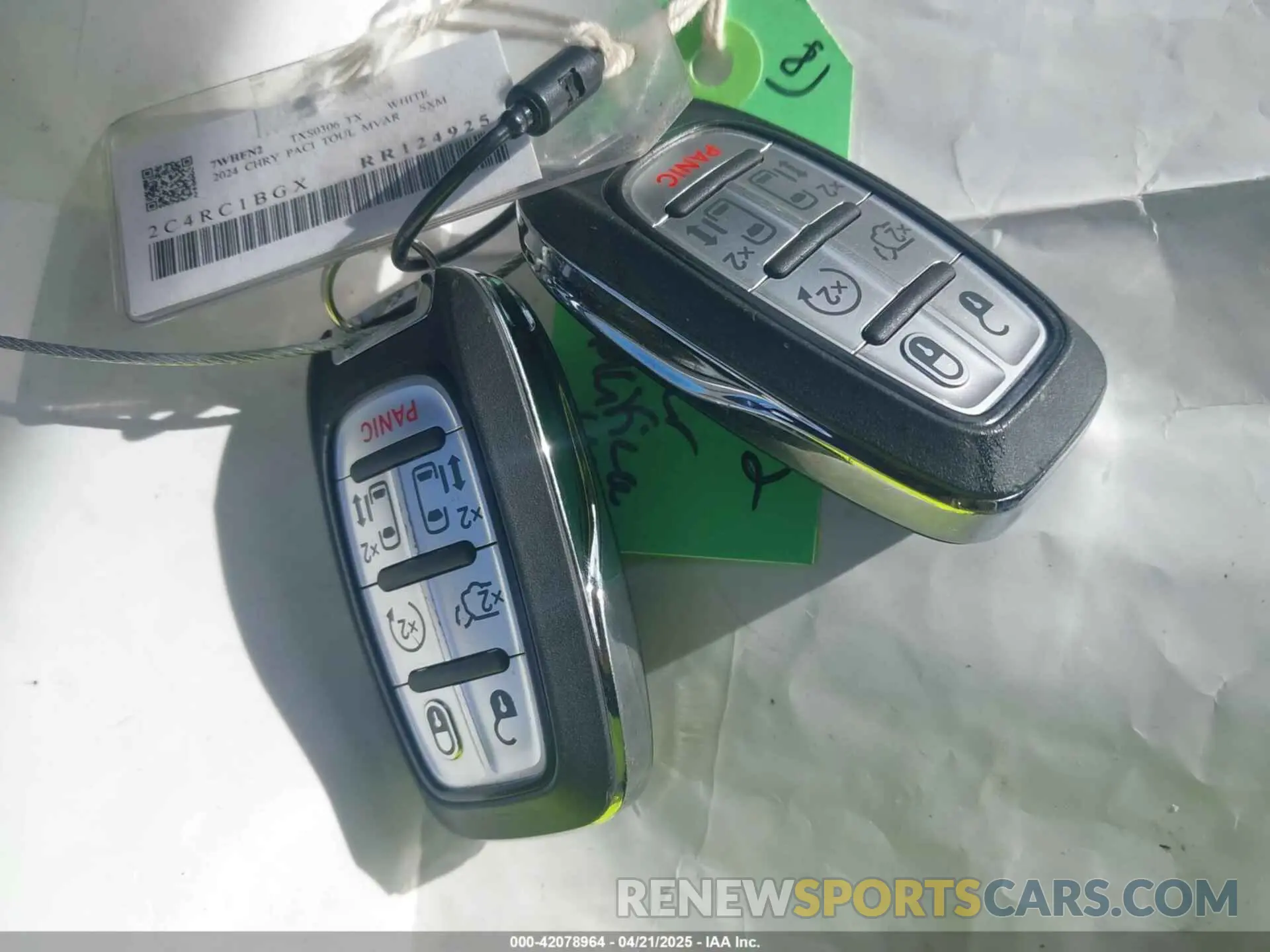 11 fotografías del automóvil dañado 2C4RC1BGXRR124925 CHRYSLER PACIFICA 2024