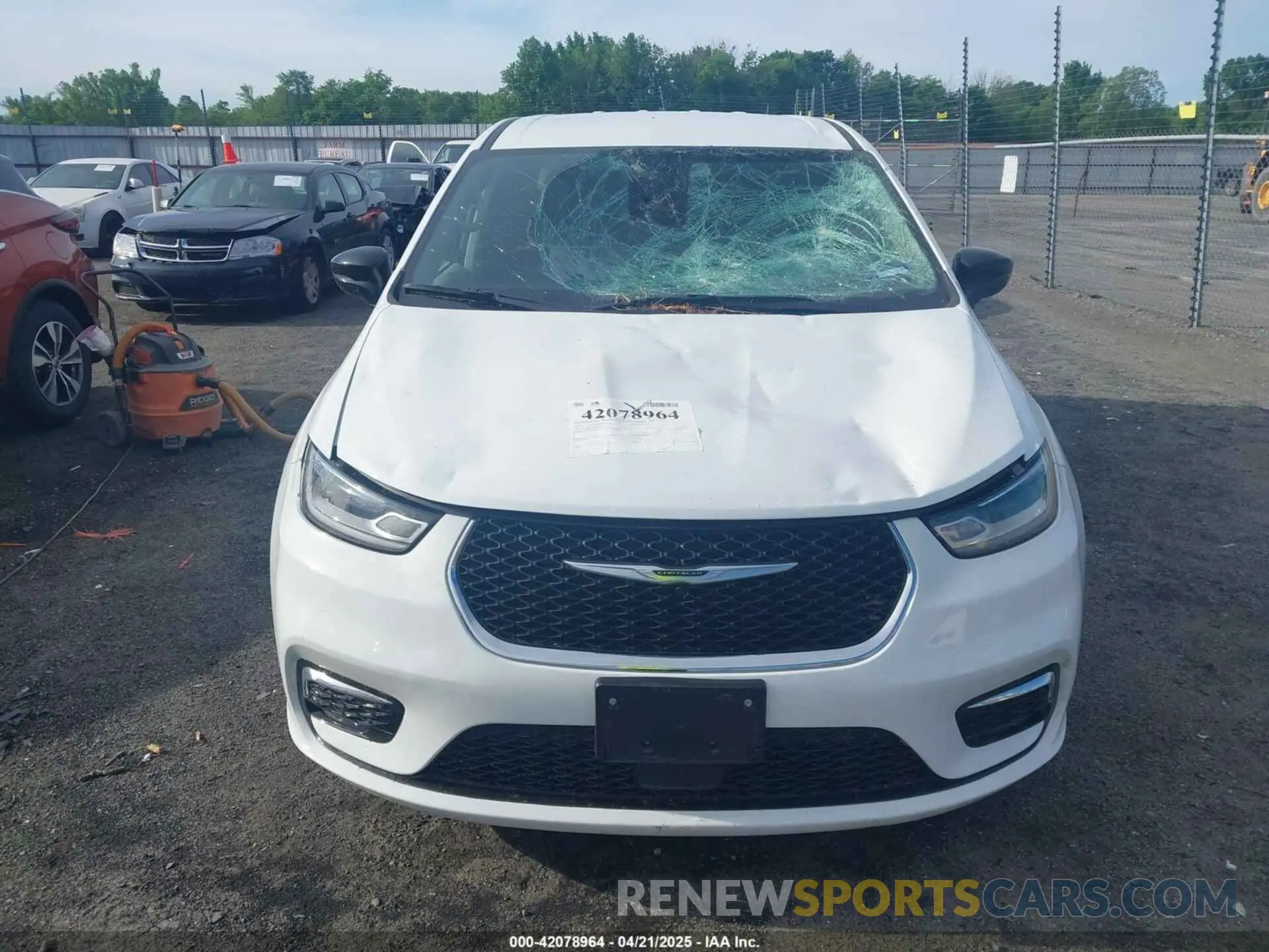12 fotografías del automóvil dañado 2C4RC1BGXRR124925 CHRYSLER PACIFICA 2024