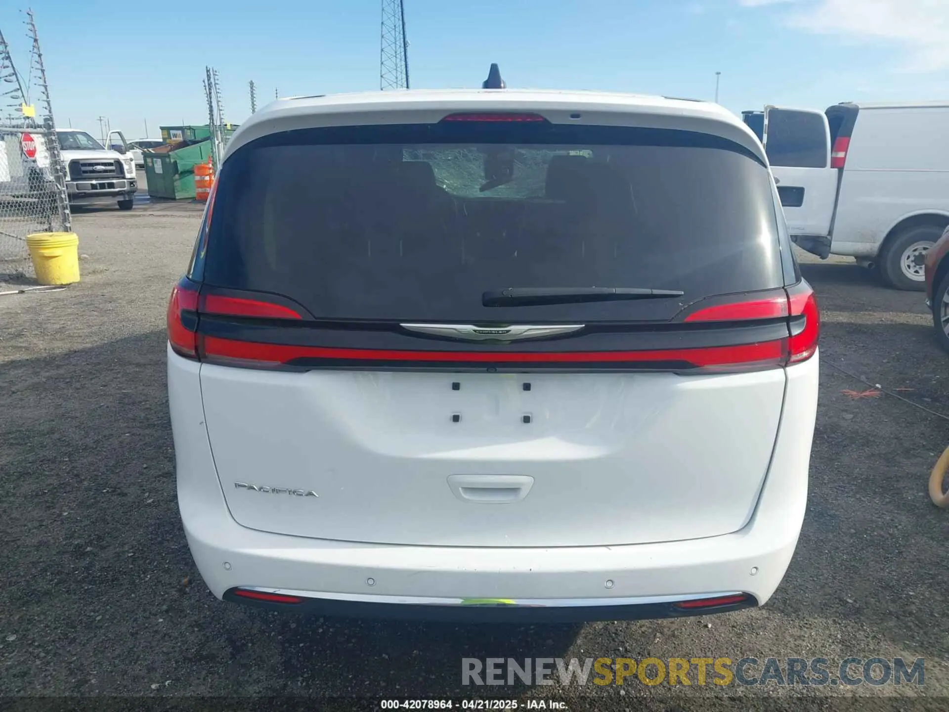 16 fotografías del automóvil dañado 2C4RC1BGXRR124925 CHRYSLER PACIFICA 2024