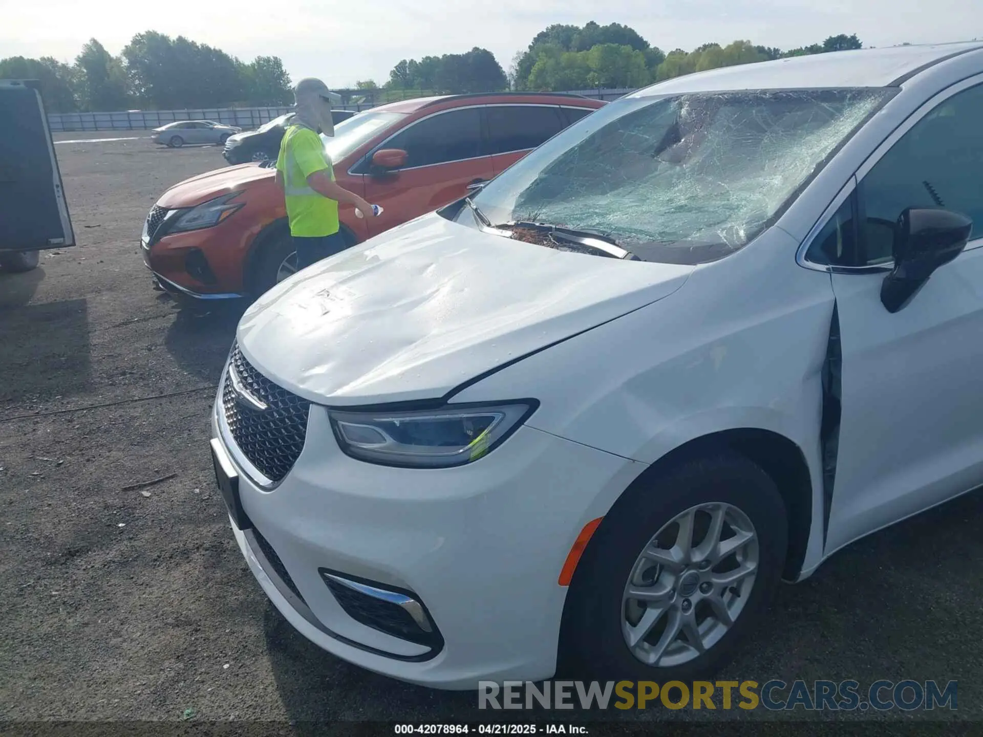 17 fotografías del automóvil dañado 2C4RC1BGXRR124925 CHRYSLER PACIFICA 2024