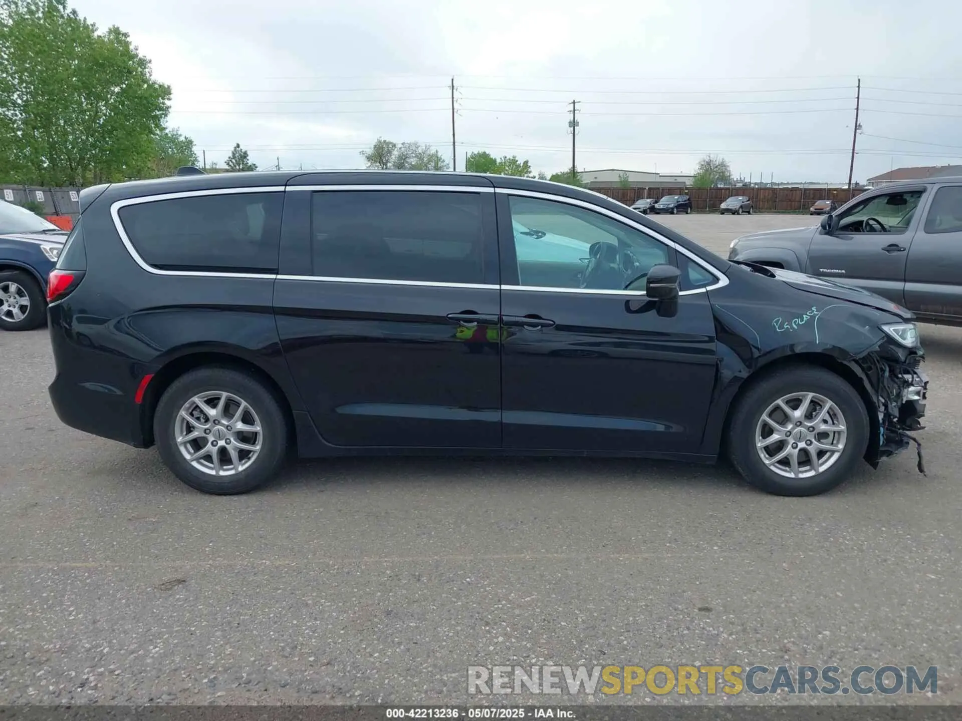 13 fotografías del automóvil dañado 2C4RC1BGXRR135925 CHRYSLER PACIFICA 2024