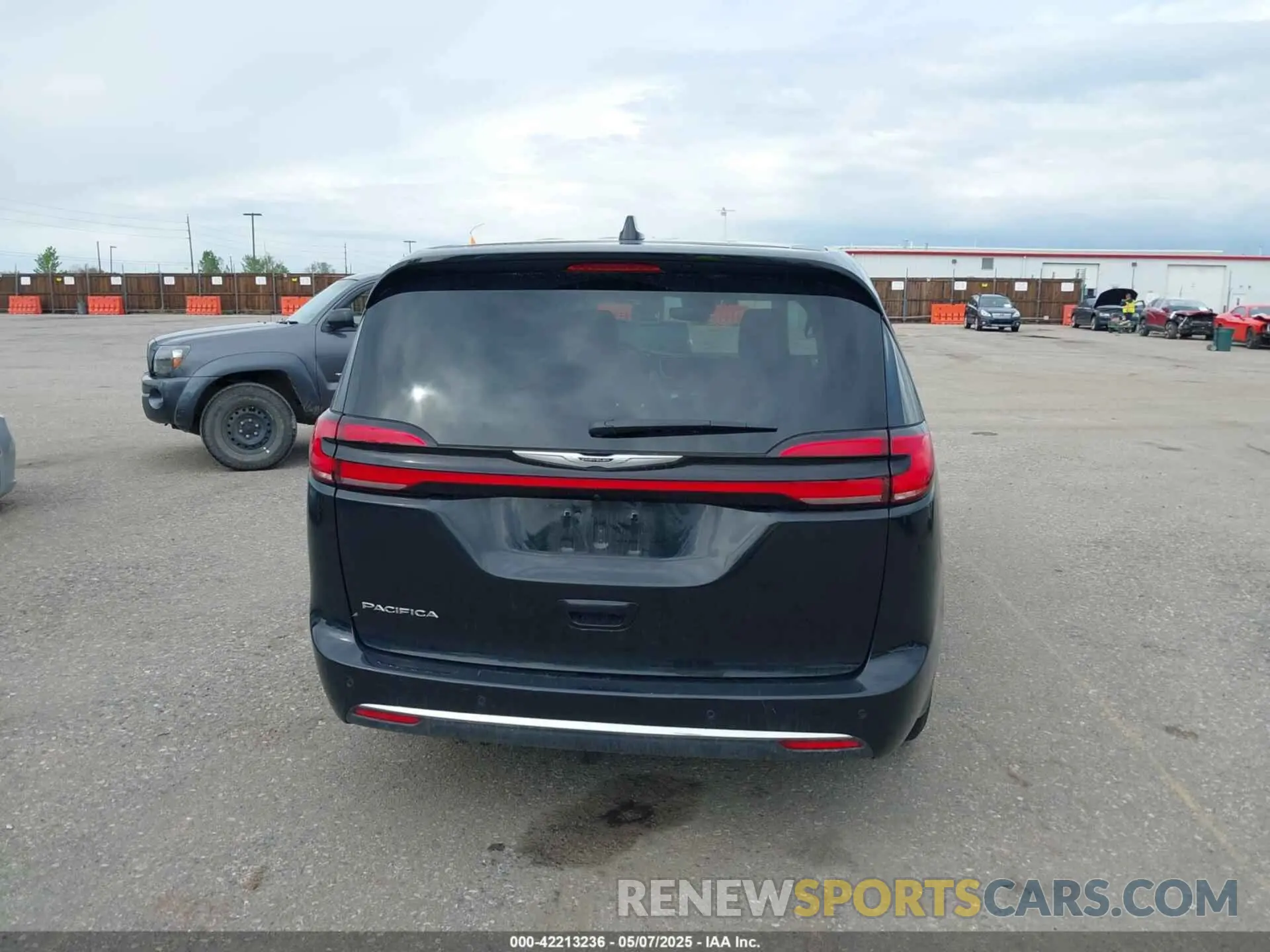 16 fotografías del automóvil dañado 2C4RC1BGXRR135925 CHRYSLER PACIFICA 2024