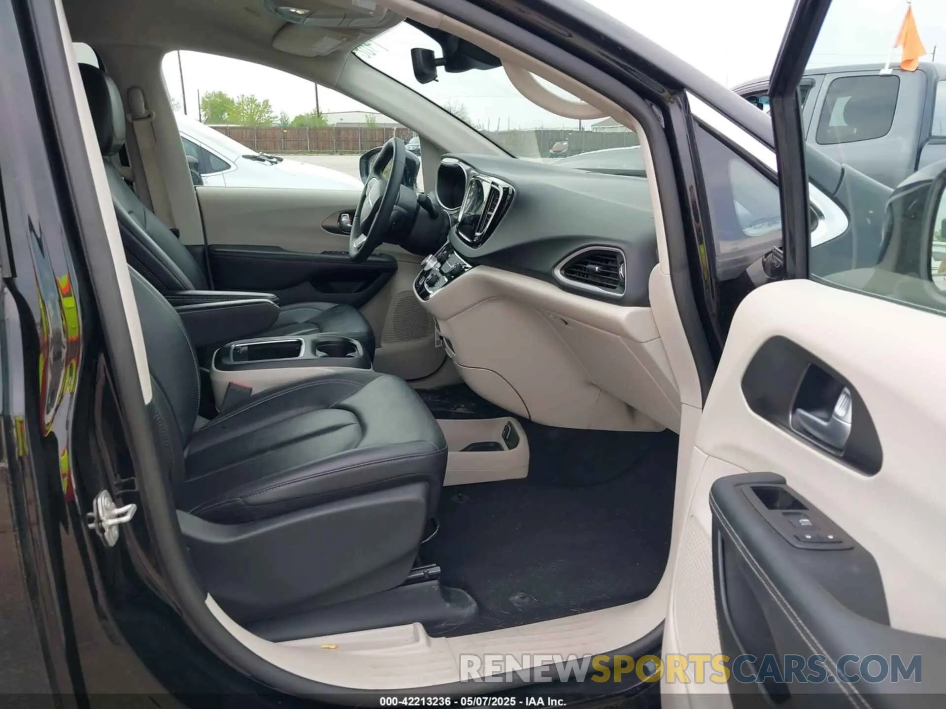 5 fotografías del automóvil dañado 2C4RC1BGXRR135925 CHRYSLER PACIFICA 2024