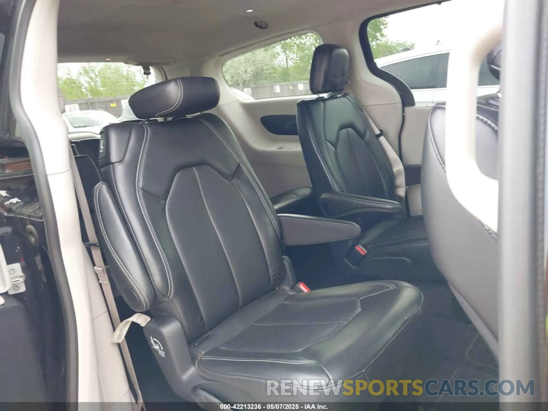 8 fotografías del automóvil dañado 2C4RC1BGXRR135925 CHRYSLER PACIFICA 2024
