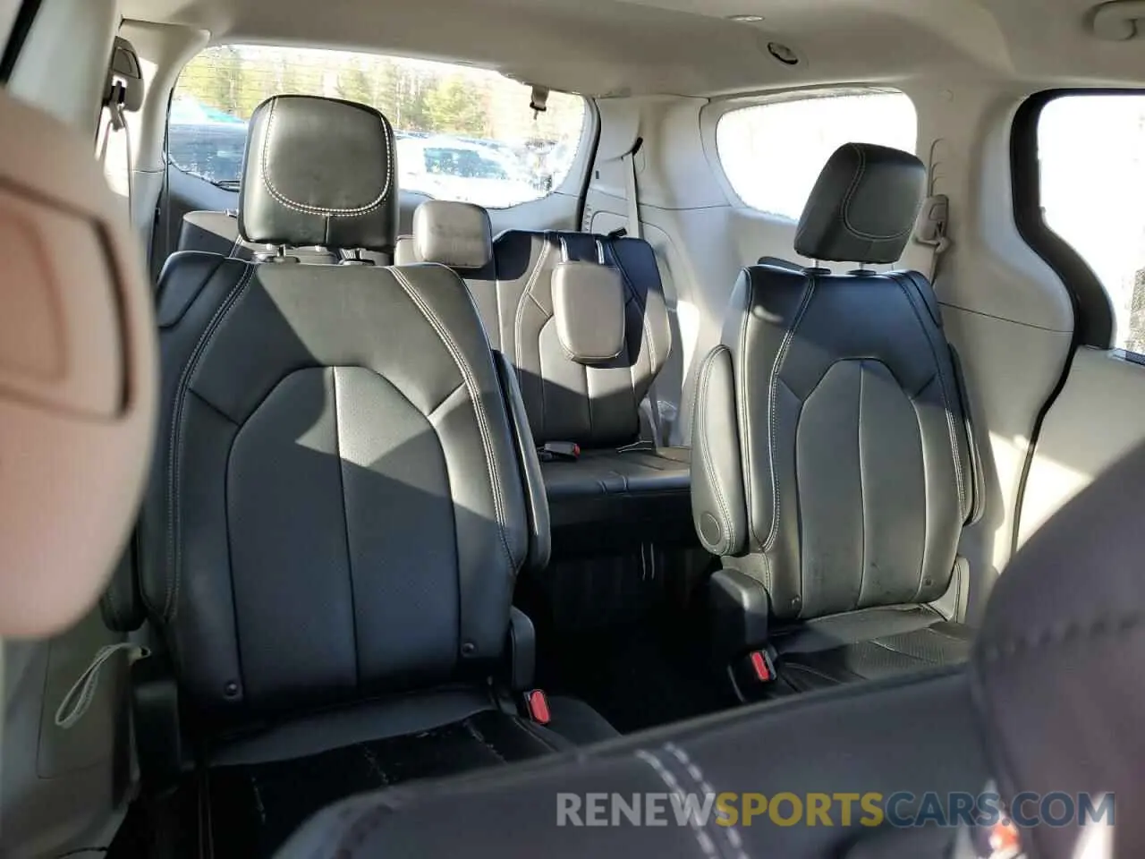 10 fotografías del automóvil dañado 2C4RC1BGXRR136170 CHRYSLER PACIFICA 2024