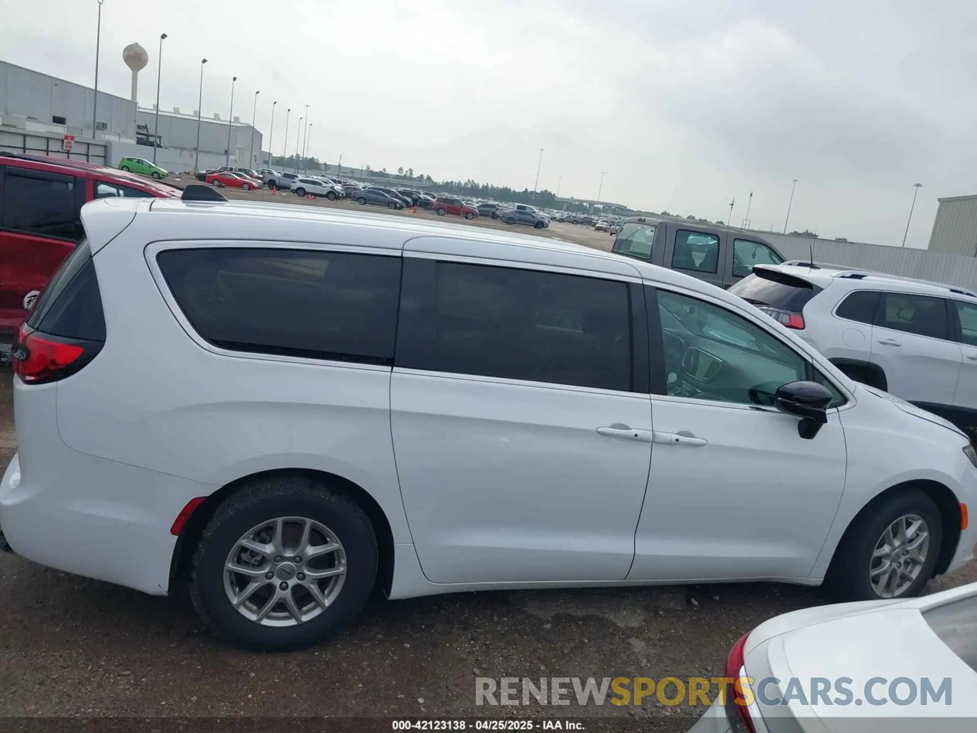 13 fotografías del automóvil dañado 2C4RC1BGXRR145399 CHRYSLER PACIFICA 2024