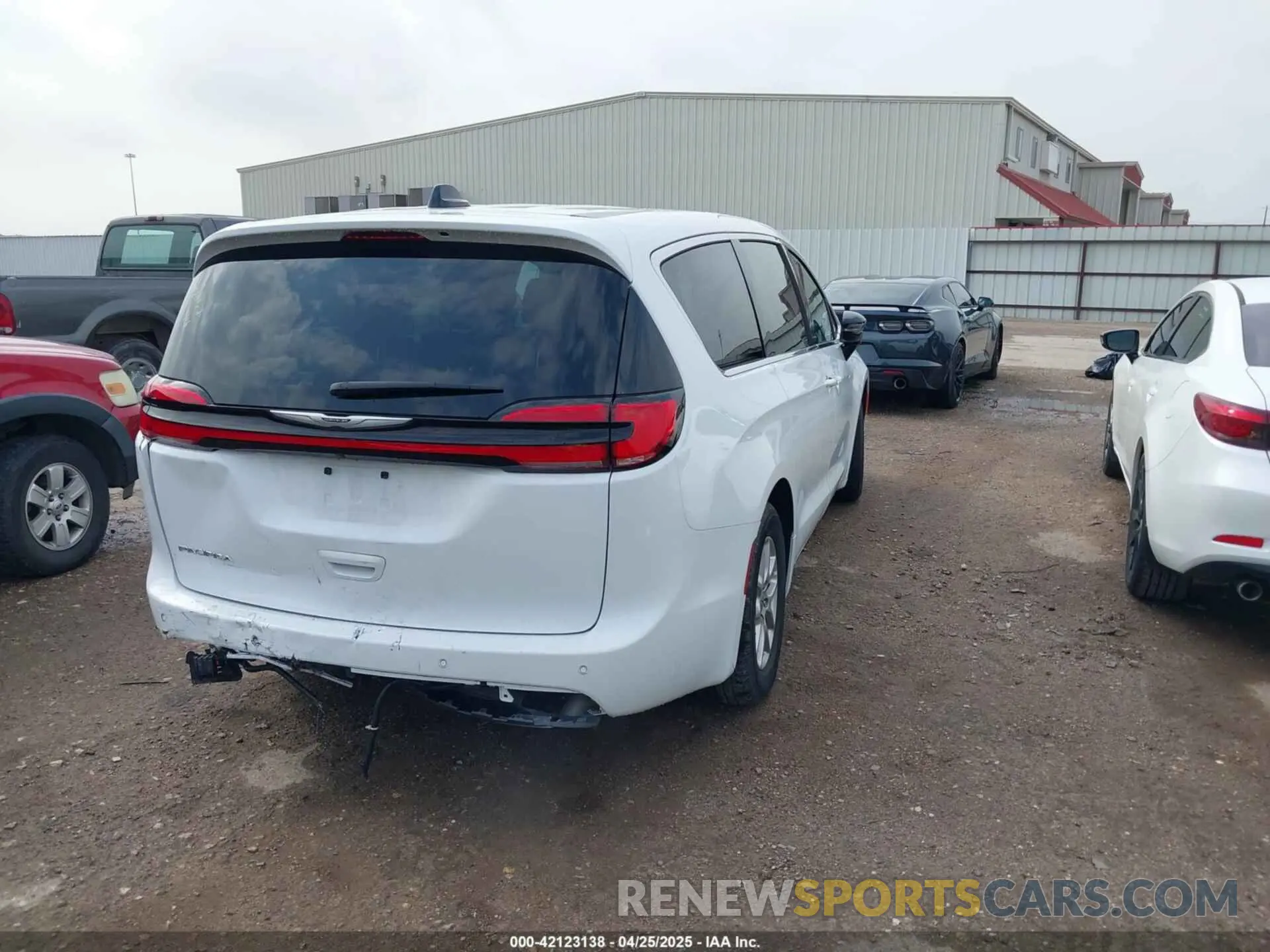 4 fotografías del automóvil dañado 2C4RC1BGXRR145399 CHRYSLER PACIFICA 2024