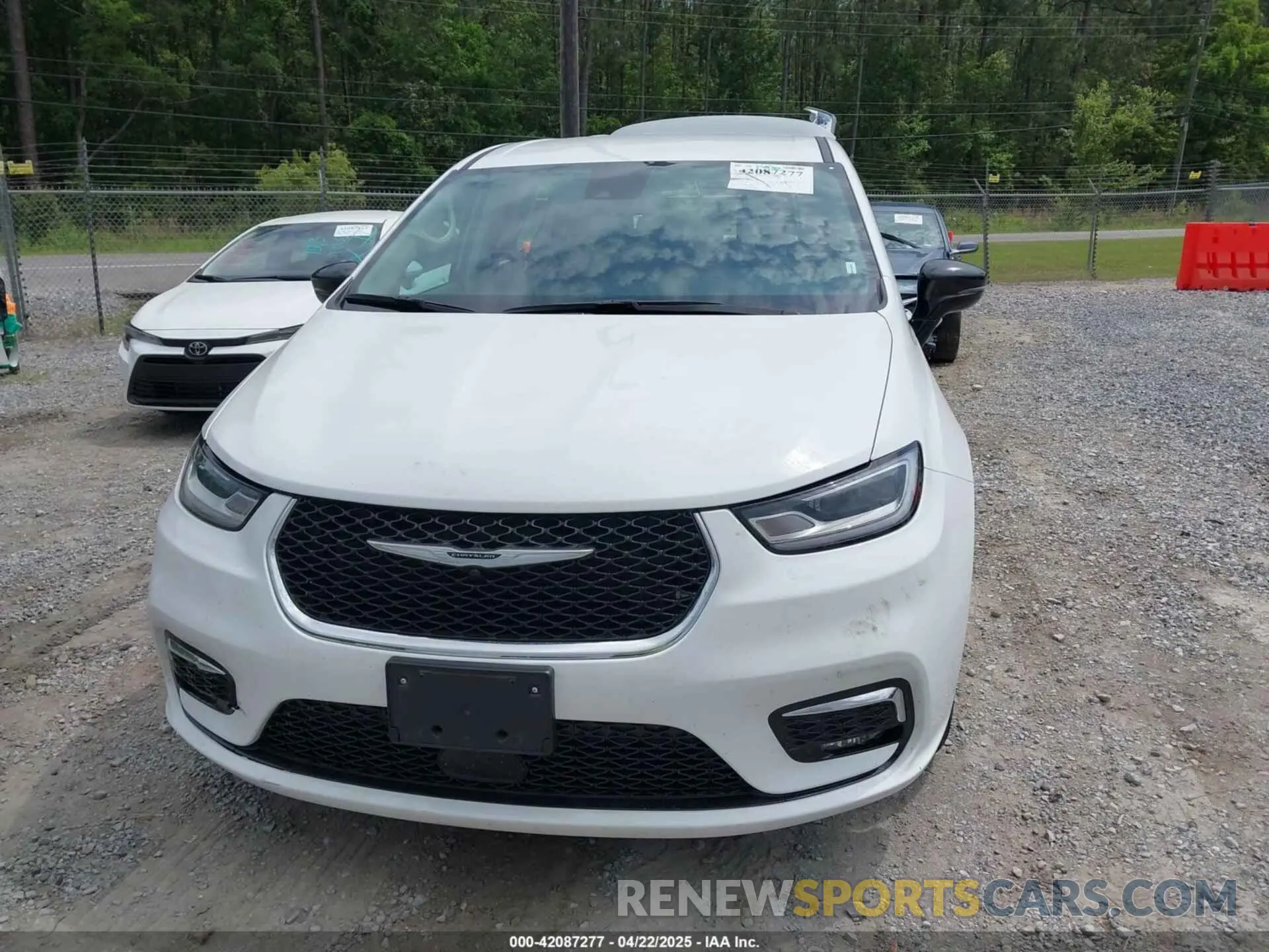 12 fotografías del automóvil dañado 2C4RC1BGXRR179925 CHRYSLER PACIFICA 2024