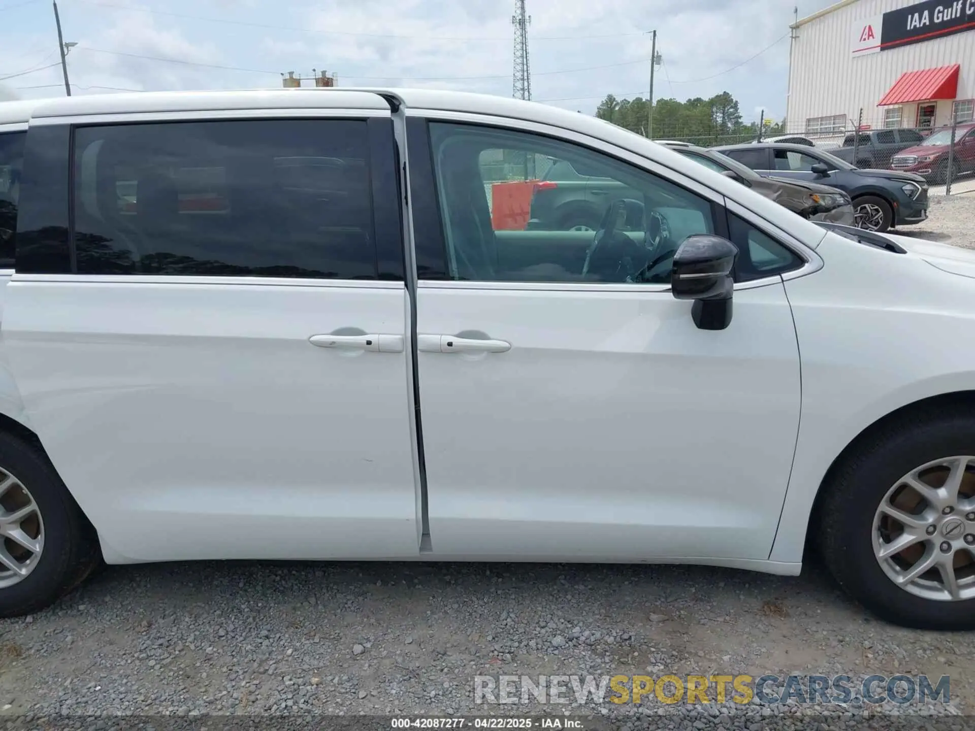 13 fotografías del automóvil dañado 2C4RC1BGXRR179925 CHRYSLER PACIFICA 2024