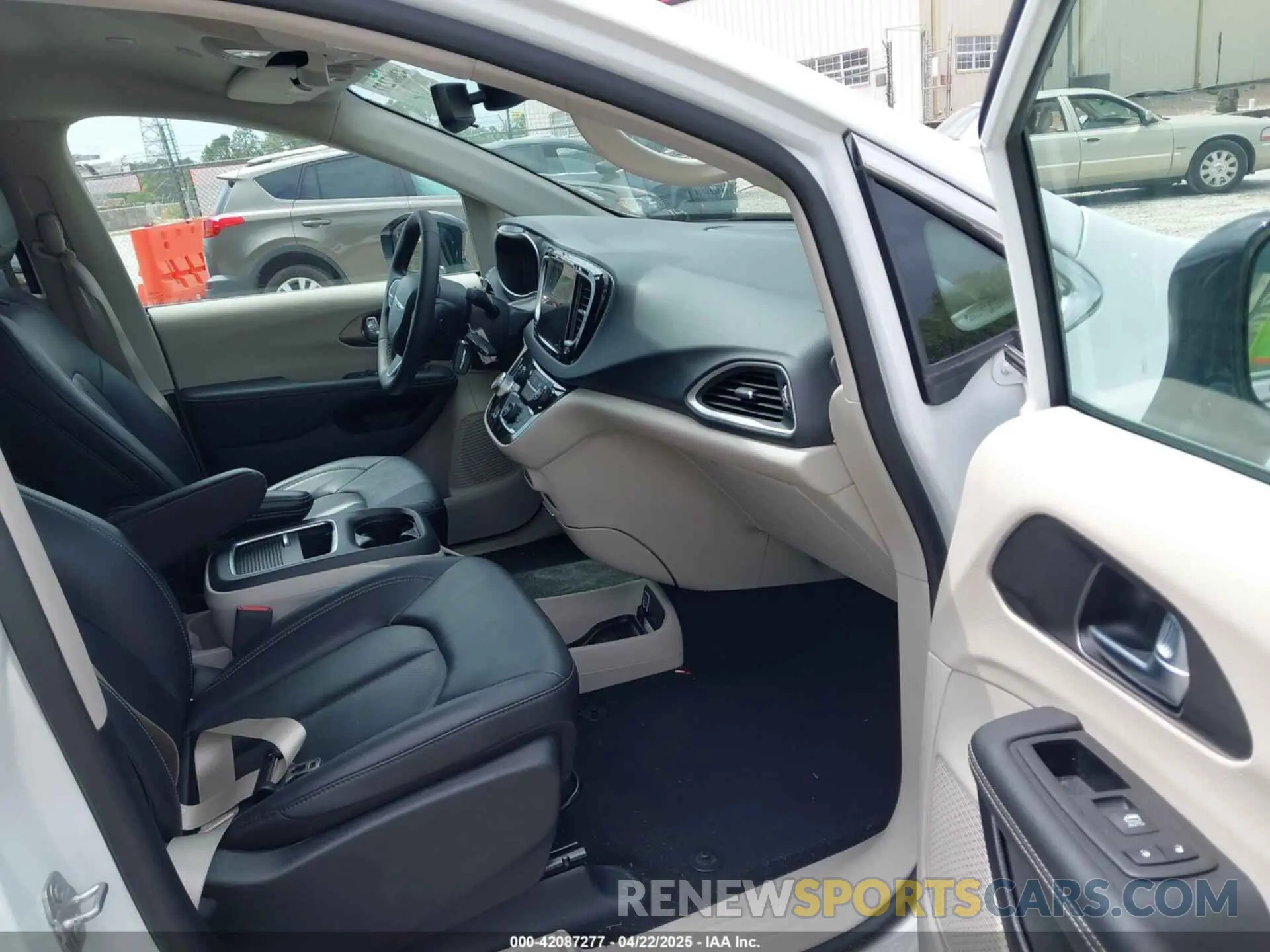 5 fotografías del automóvil dañado 2C4RC1BGXRR179925 CHRYSLER PACIFICA 2024
