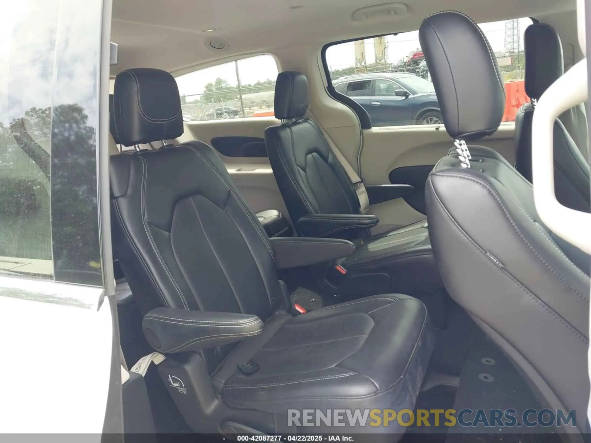 8 fotografías del automóvil dañado 2C4RC1BGXRR179925 CHRYSLER PACIFICA 2024