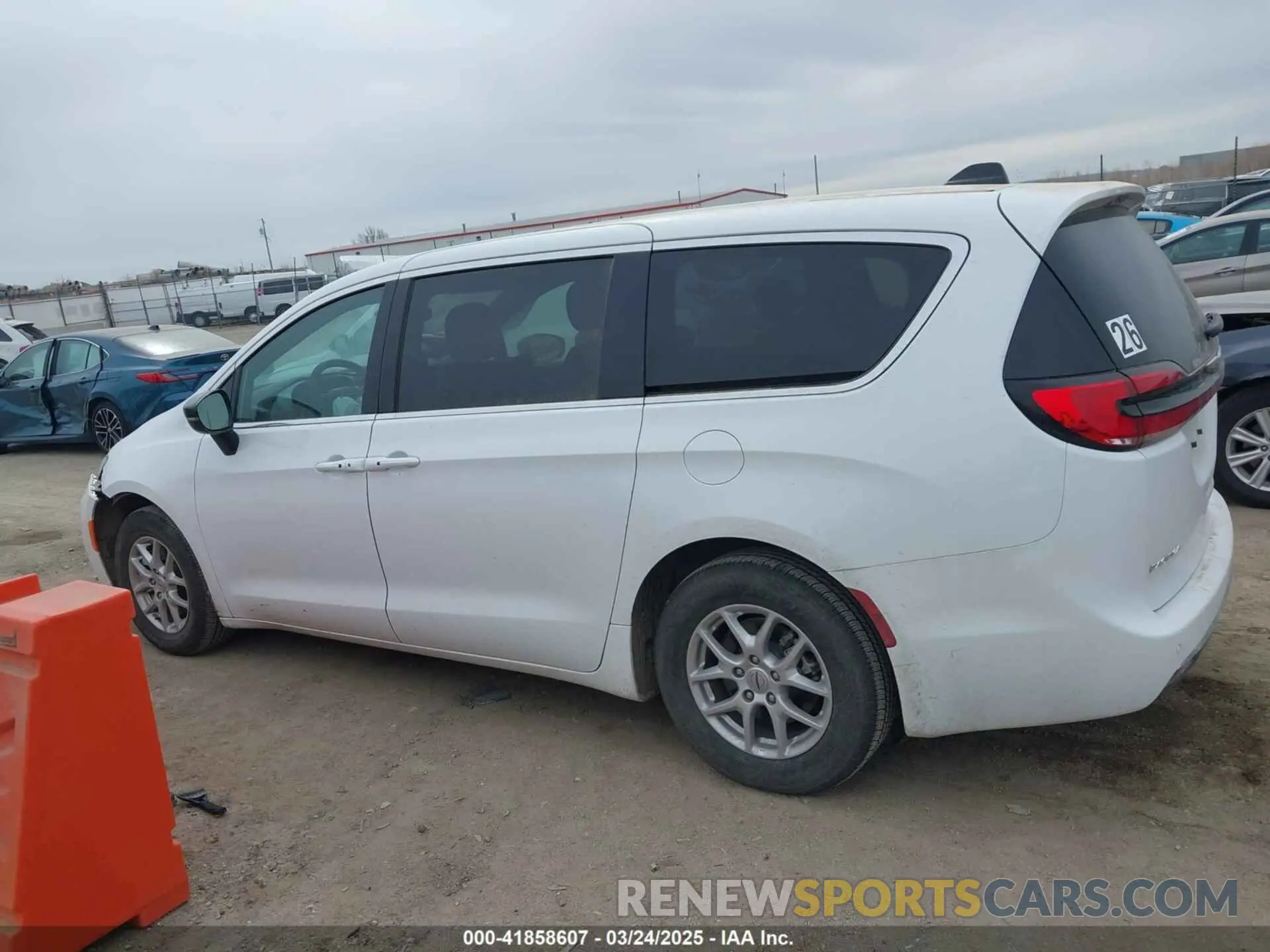 14 fotografías del automóvil dañado 2C4RC1FG3RR113467 CHRYSLER PACIFICA 2024