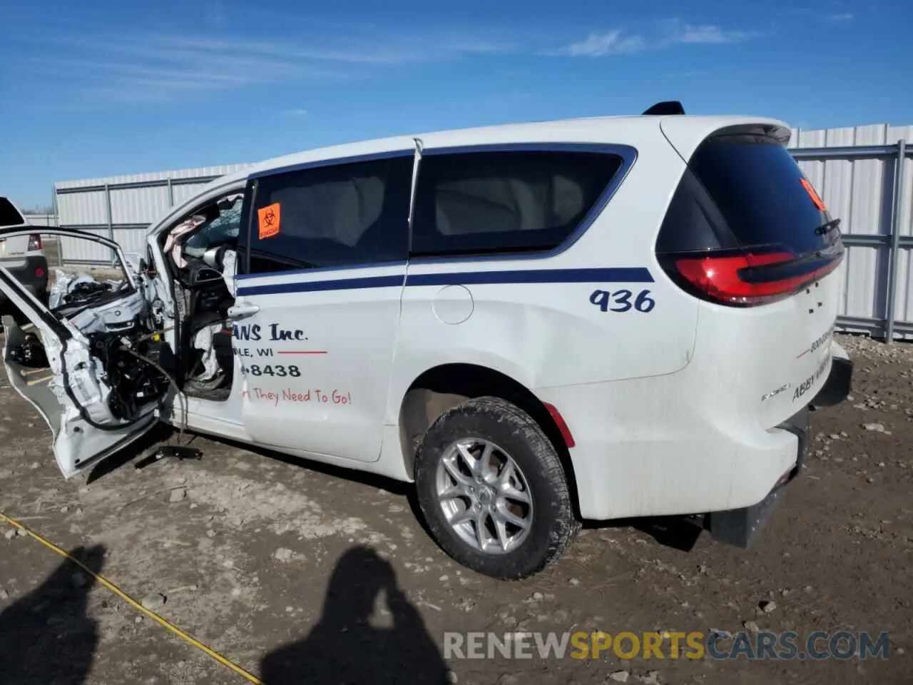 2 fotografías del automóvil dañado 2C4RC1FG3RR126350 CHRYSLER PACIFICA 2024