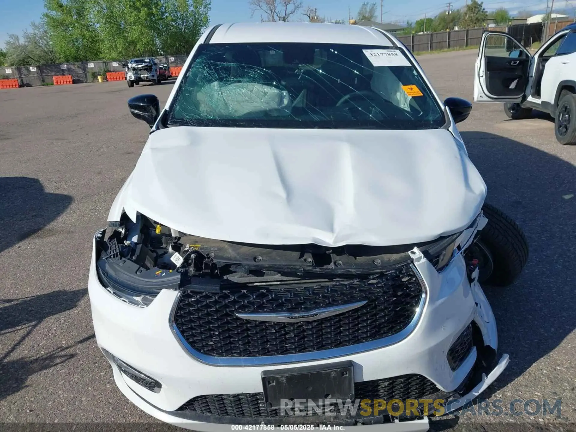 12 fotografías del automóvil dañado 2C4RC1FG3RR144993 CHRYSLER PACIFICA 2024