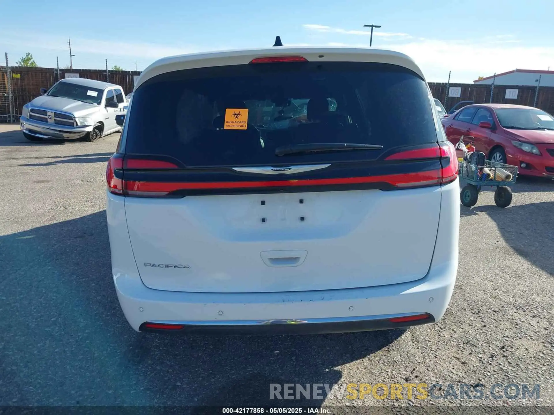 16 fotografías del automóvil dañado 2C4RC1FG3RR144993 CHRYSLER PACIFICA 2024