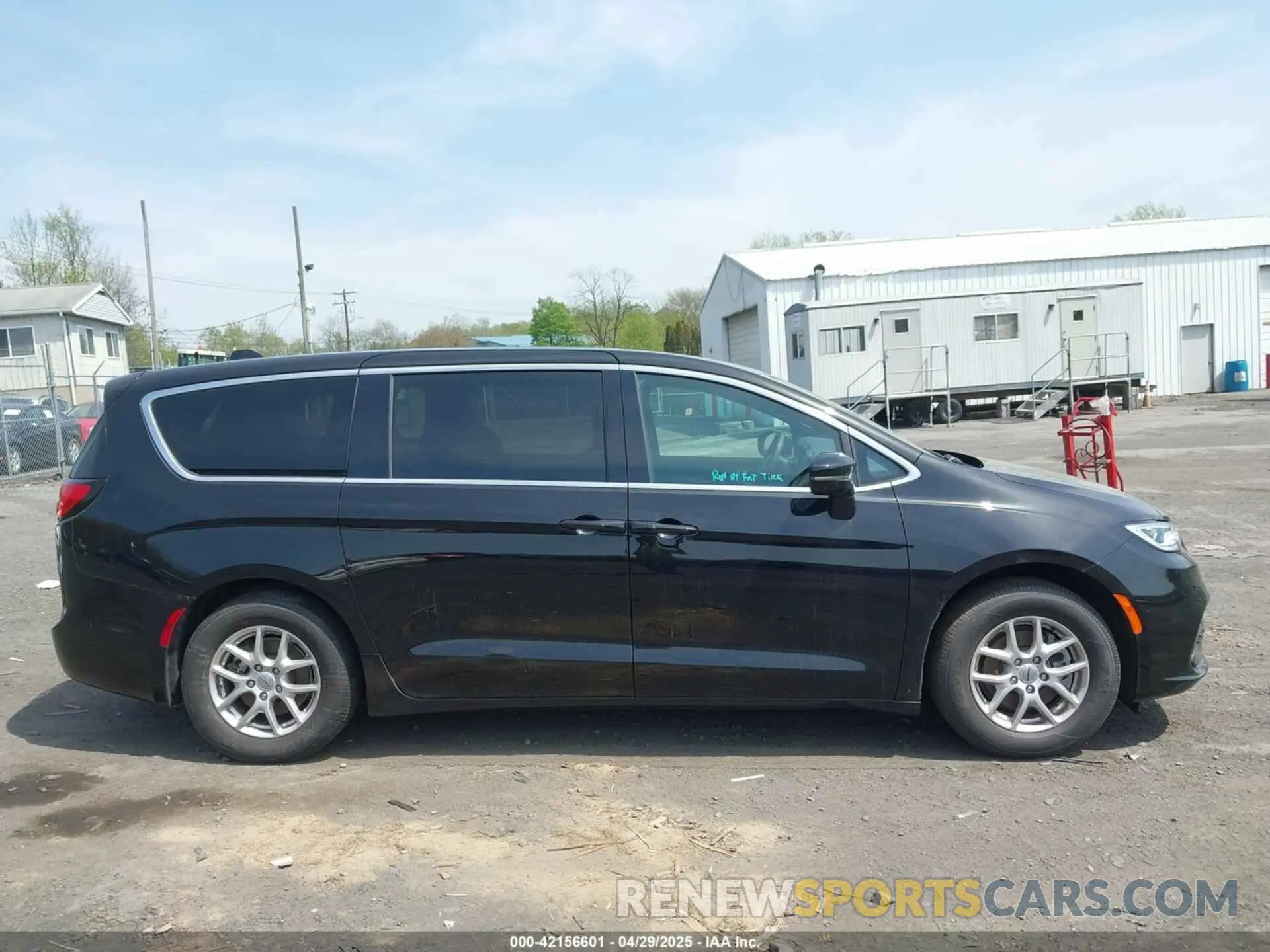 13 fotografías del automóvil dañado 2C4RC1FG3RR154388 CHRYSLER PACIFICA 2024