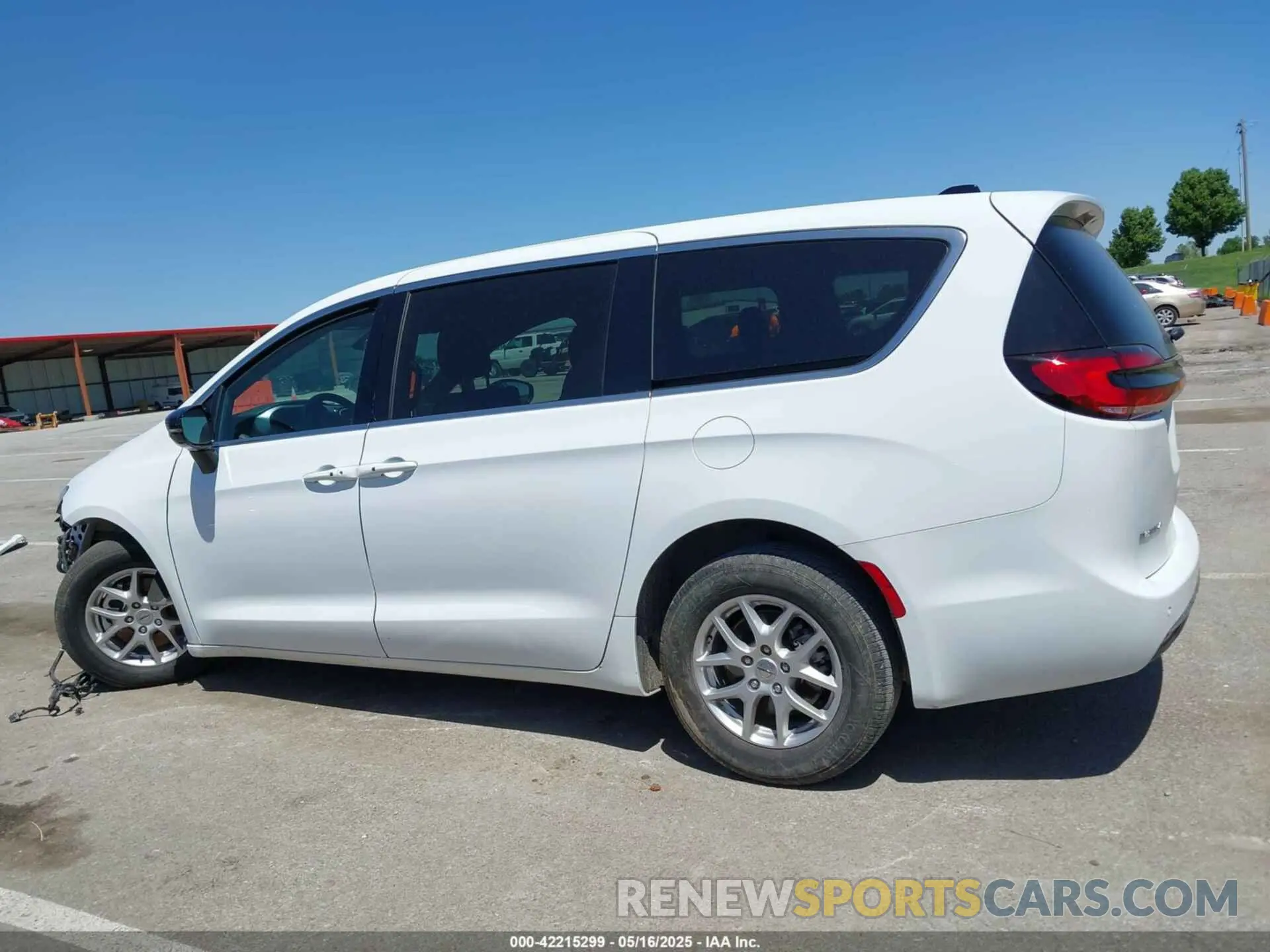15 fotografías del automóvil dañado 2C4RC1FGXRR124465 CHRYSLER PACIFICA 2024