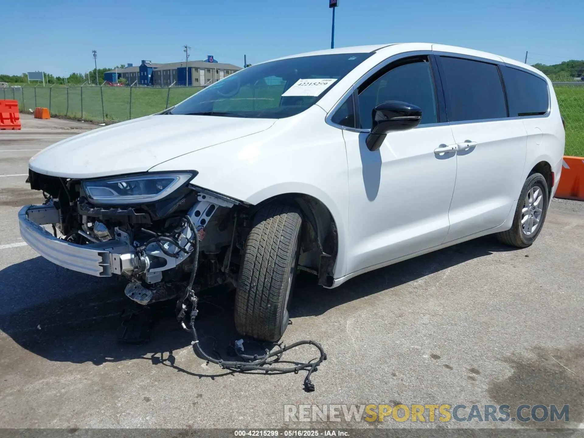 2 fotografías del automóvil dañado 2C4RC1FGXRR124465 CHRYSLER PACIFICA 2024