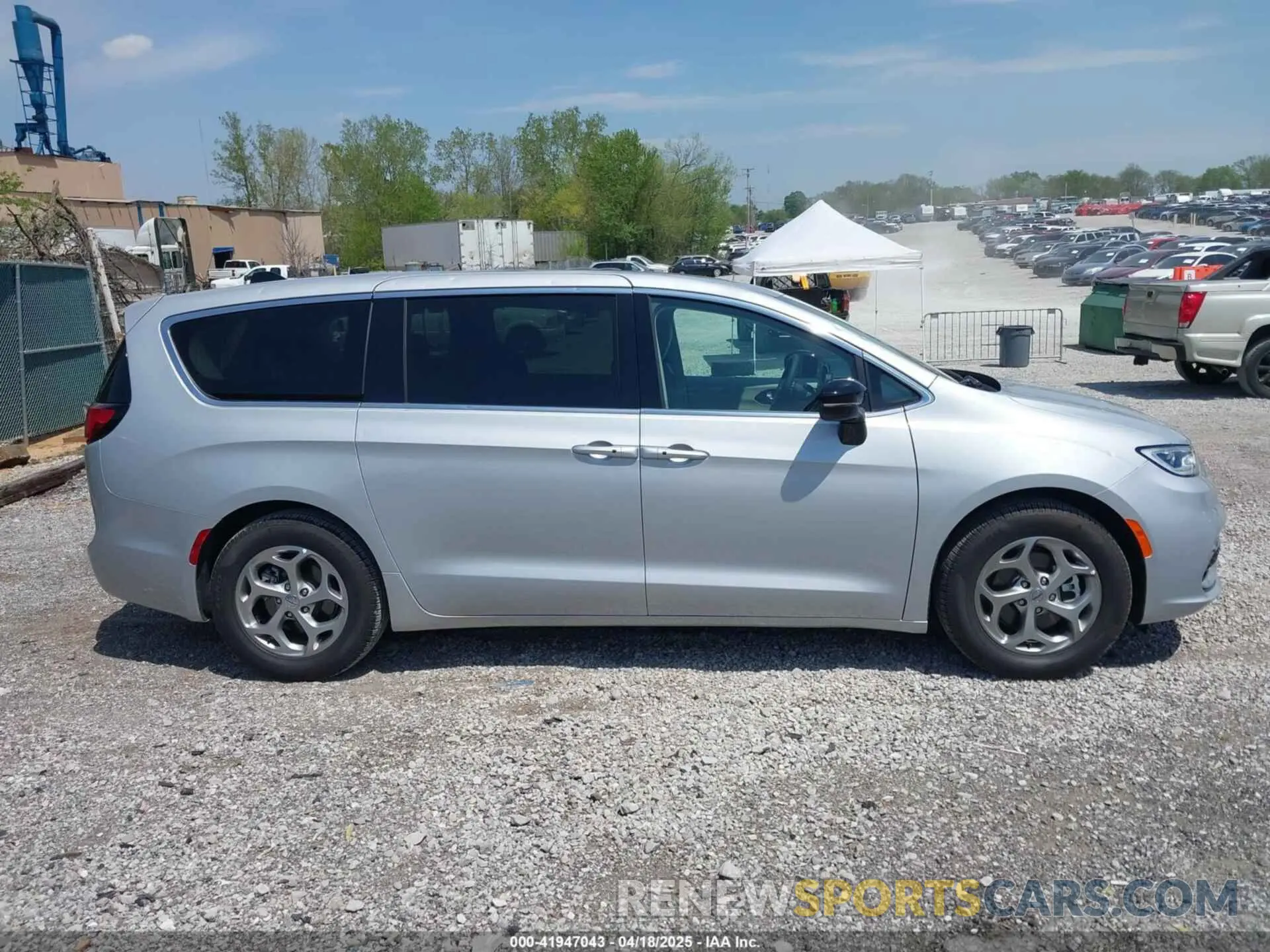 13 fotografías del automóvil dañado 2C4RC1GG3RR128050 CHRYSLER PACIFICA 2024