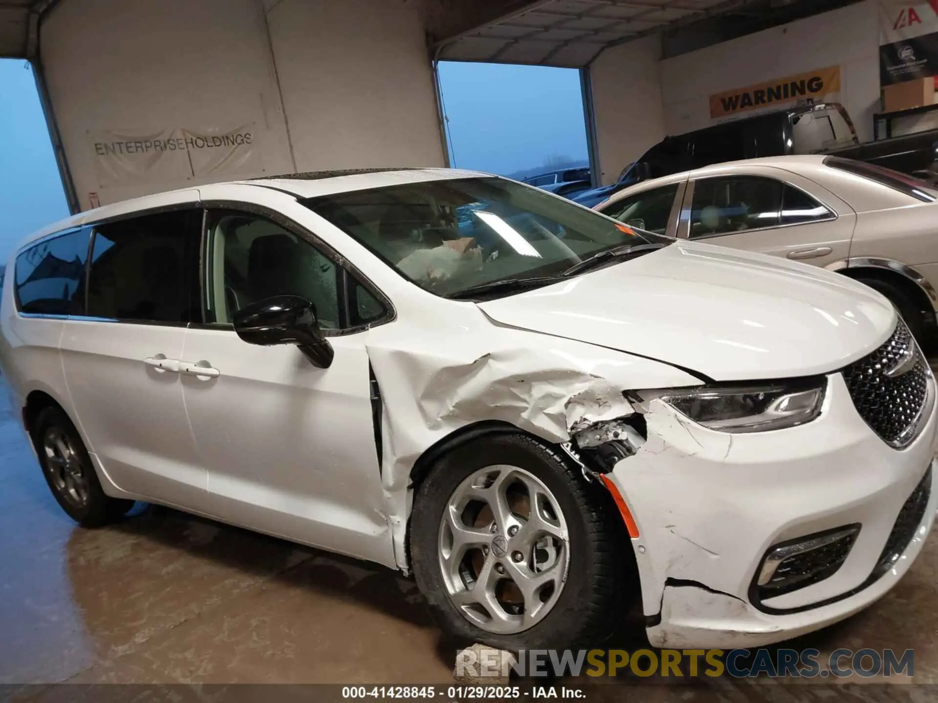 12 fotografías del automóvil dañado 2C4RC1GG9RR190455 CHRYSLER PACIFICA 2024