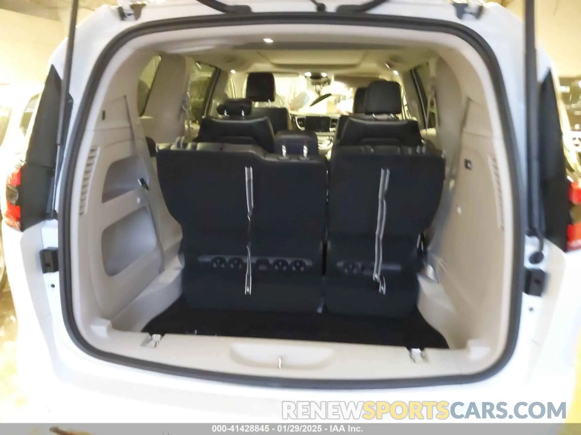 8 fotografías del automóvil dañado 2C4RC1GG9RR190455 CHRYSLER PACIFICA 2024