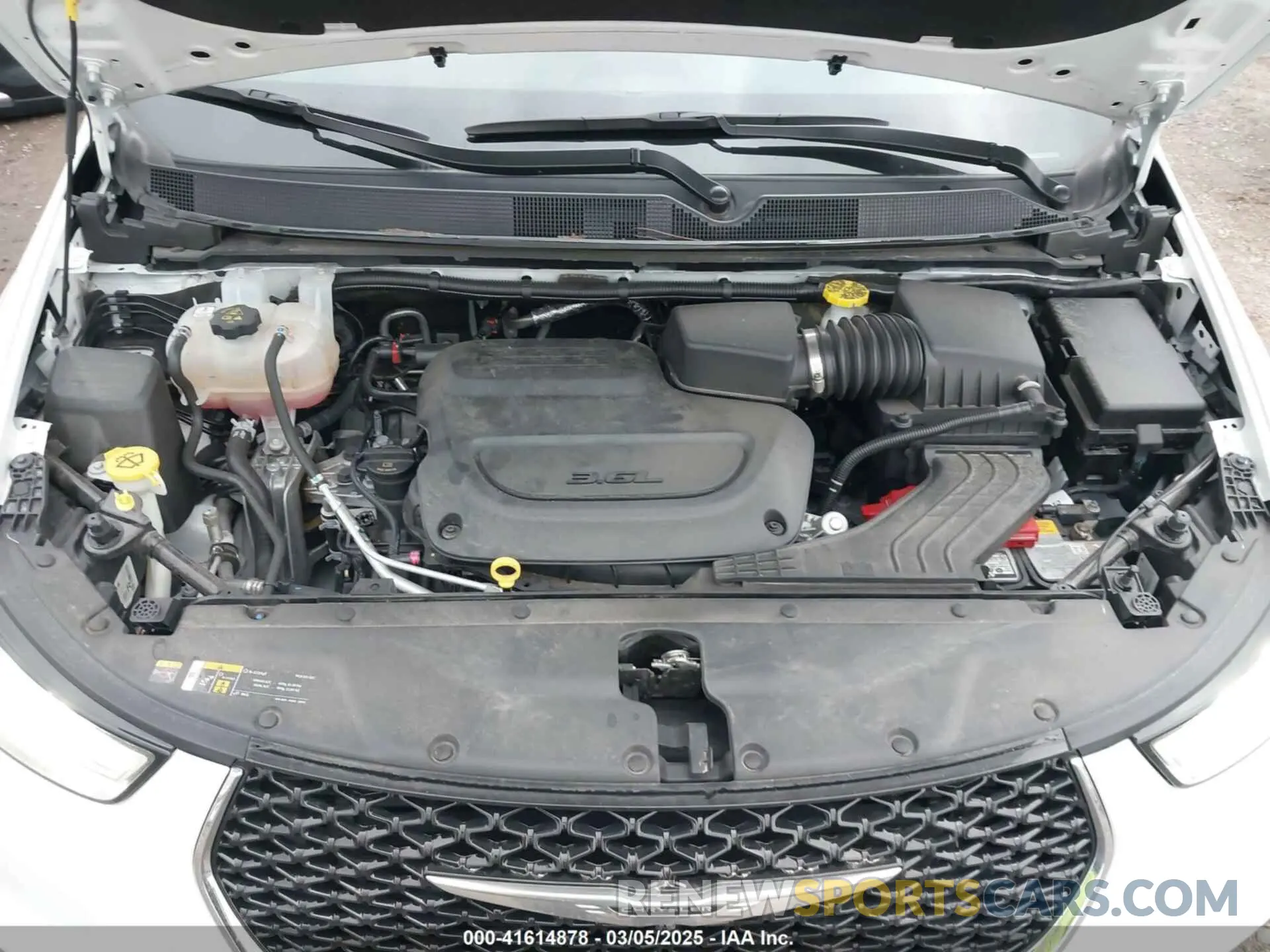 10 fotografías del automóvil dañado 2C4RC1GGXRR107034 CHRYSLER PACIFICA 2024