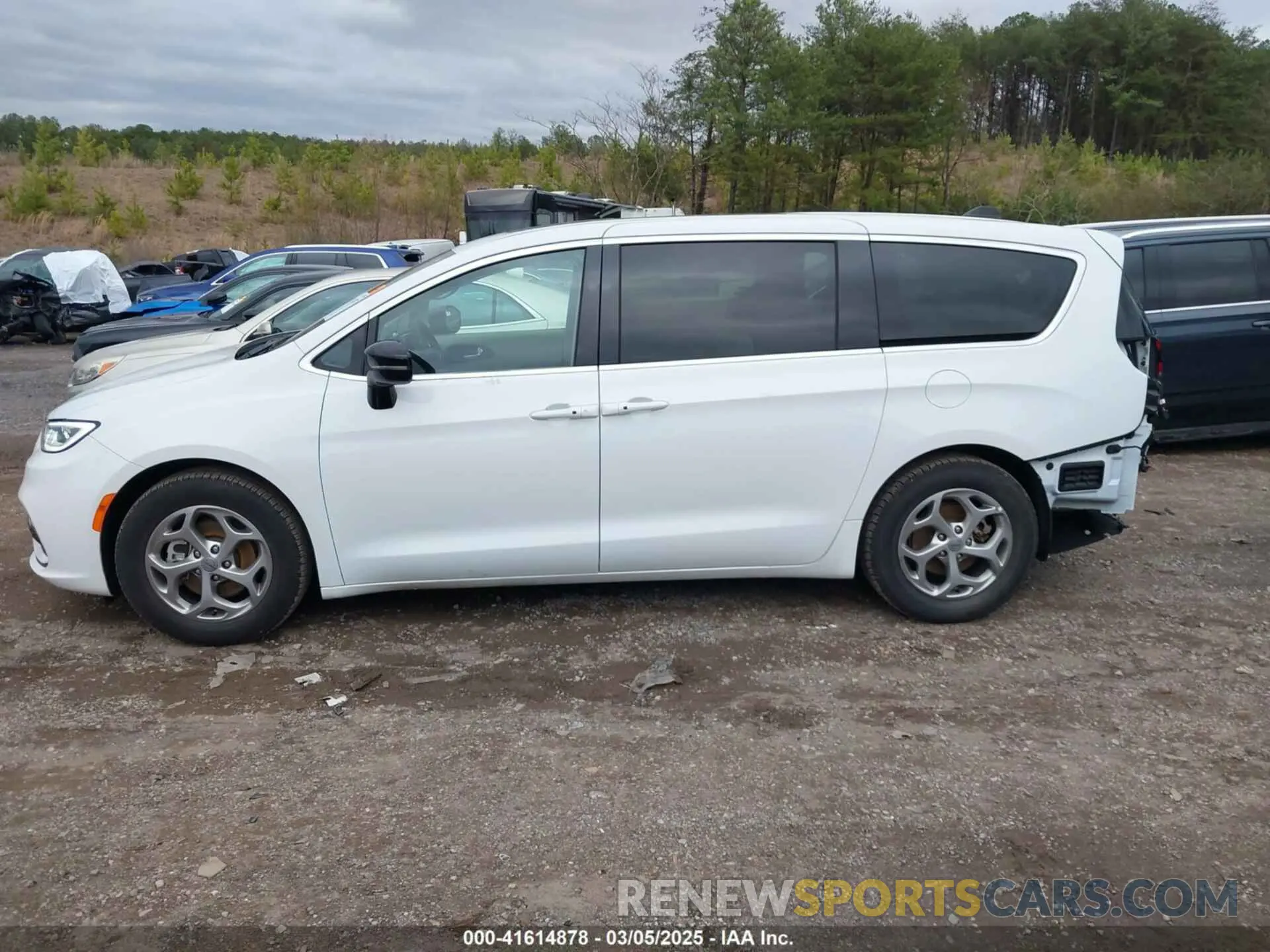 15 fotografías del automóvil dañado 2C4RC1GGXRR107034 CHRYSLER PACIFICA 2024