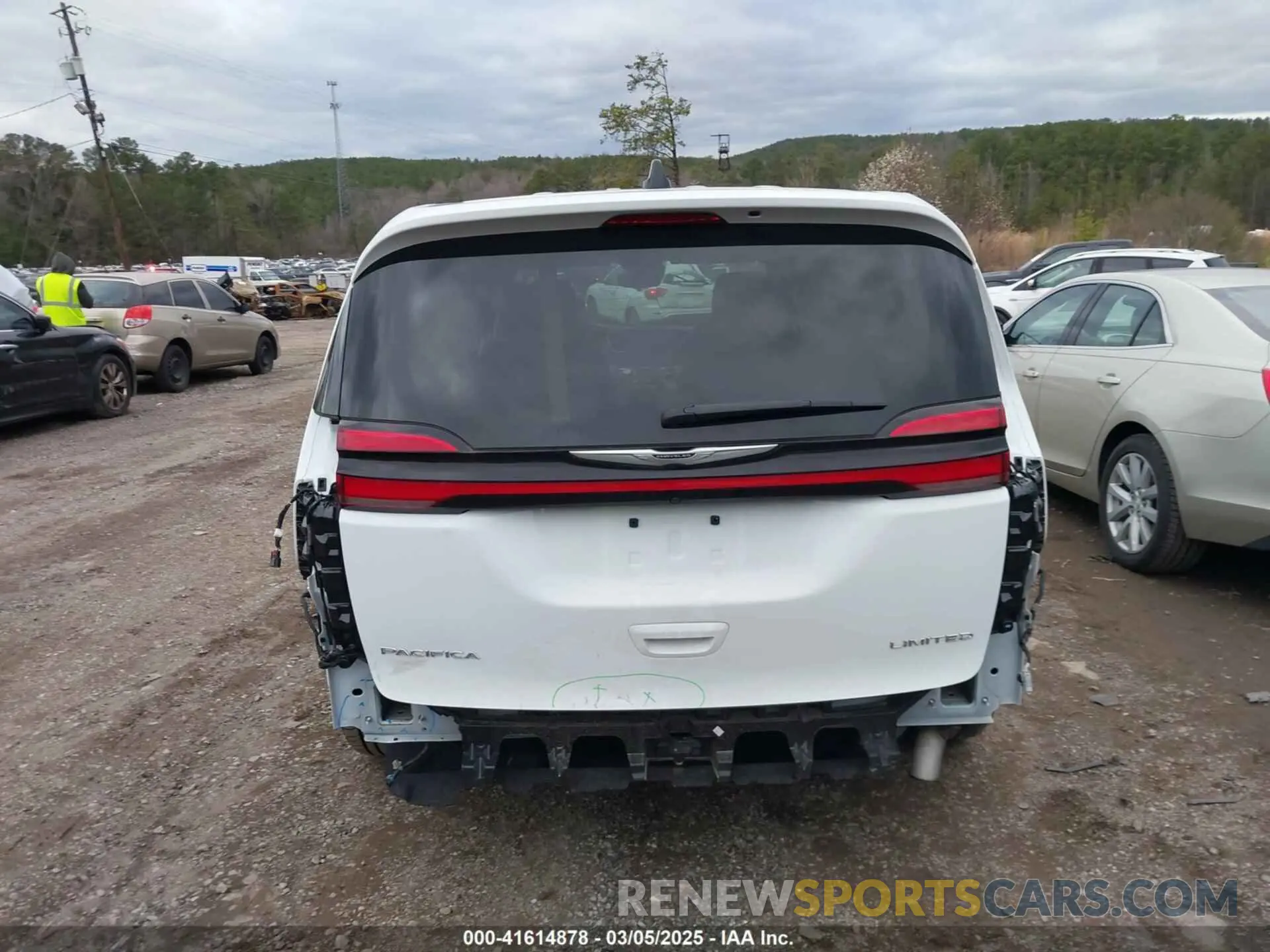 17 fotografías del automóvil dañado 2C4RC1GGXRR107034 CHRYSLER PACIFICA 2024