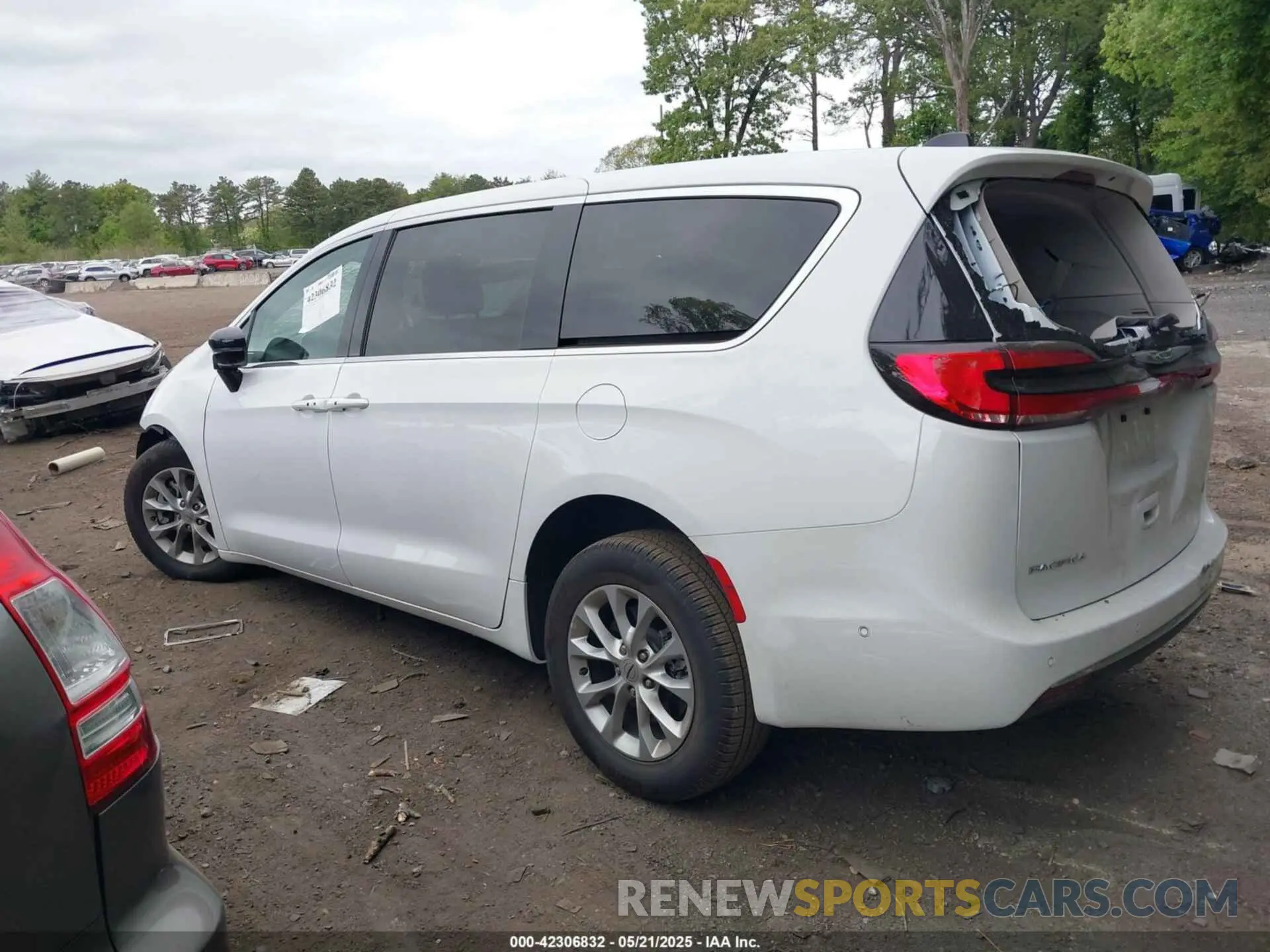 15 fotografías del automóvil dañado 2C4RC3BG0RR204617 CHRYSLER PACIFICA 2024