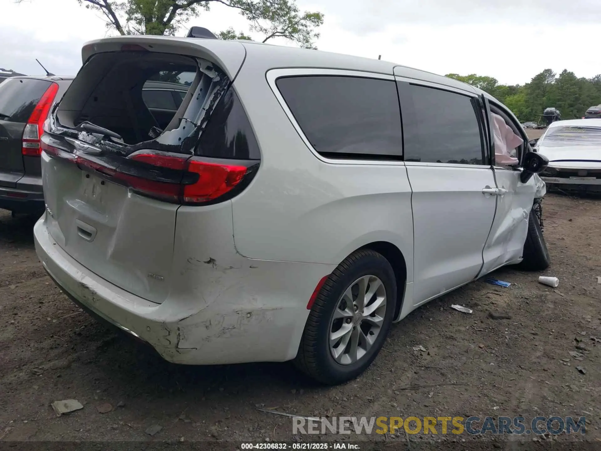 4 fotografías del automóvil dañado 2C4RC3BG0RR204617 CHRYSLER PACIFICA 2024