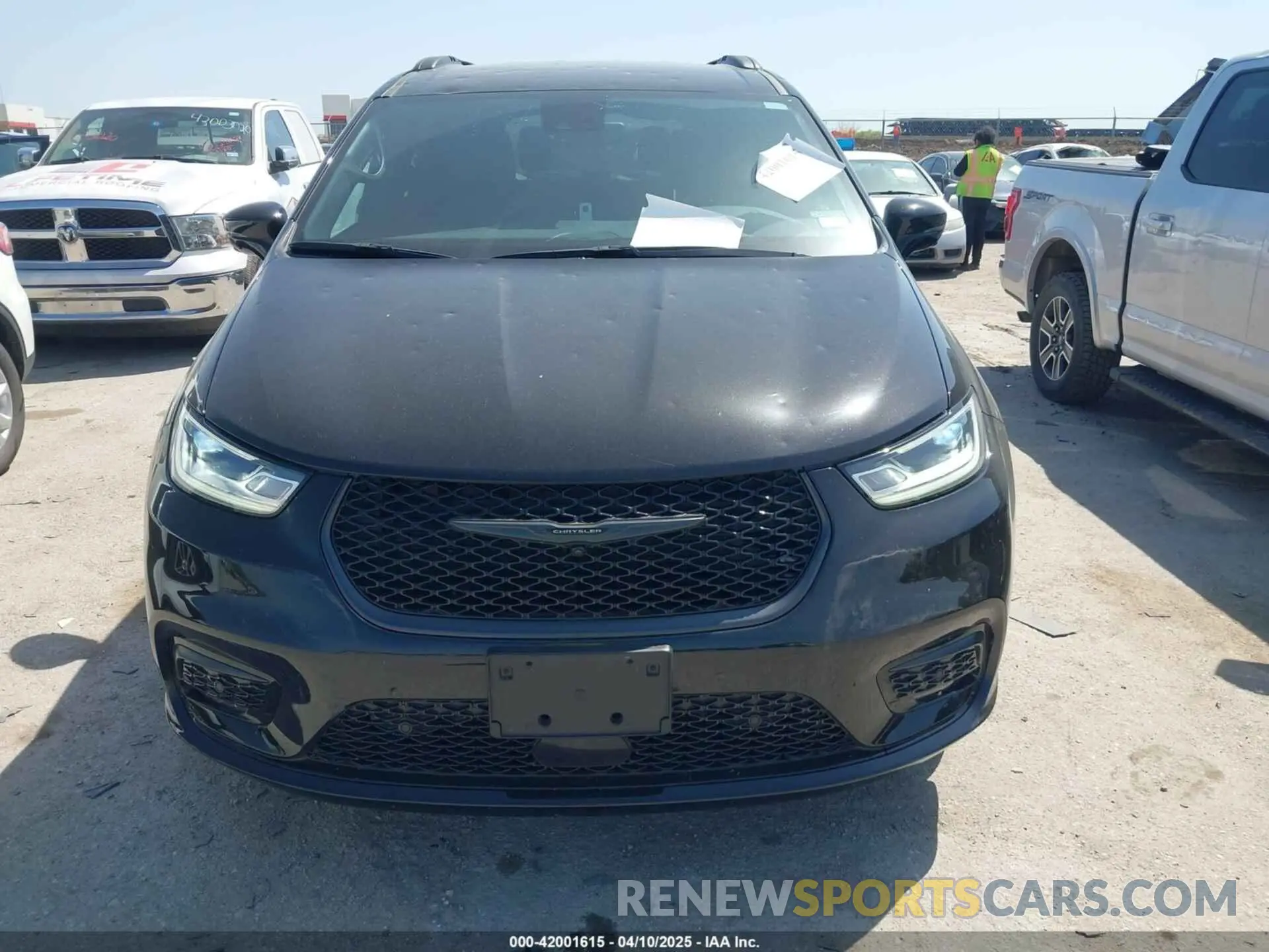 12 fotografías del automóvil dañado 2C4RC3BG2RR178361 CHRYSLER PACIFICA 2024