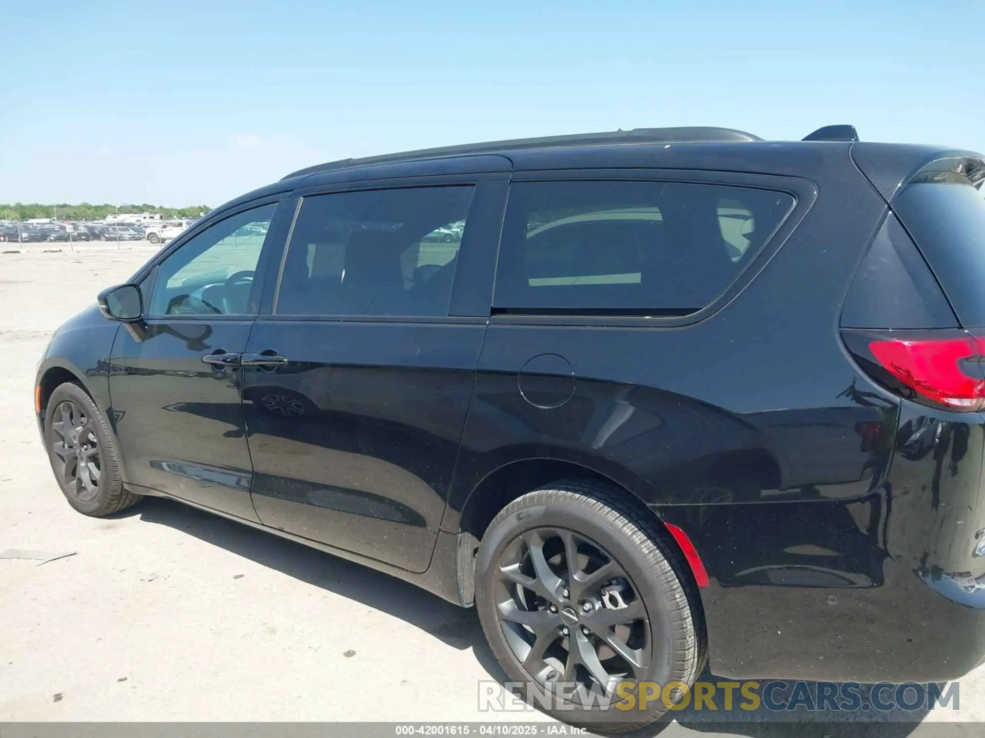 14 fotografías del automóvil dañado 2C4RC3BG2RR178361 CHRYSLER PACIFICA 2024