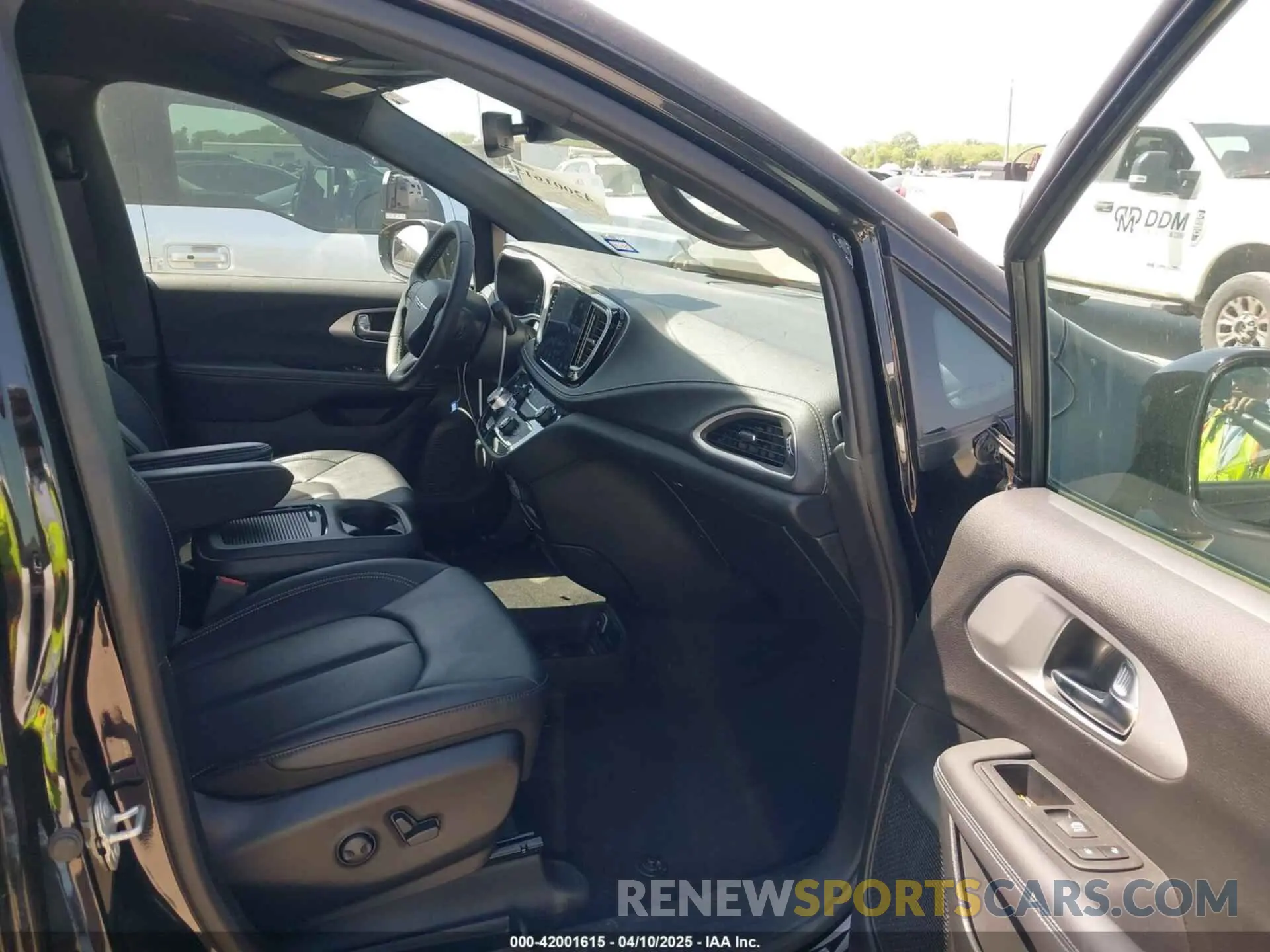 5 fotografías del automóvil dañado 2C4RC3BG2RR178361 CHRYSLER PACIFICA 2024