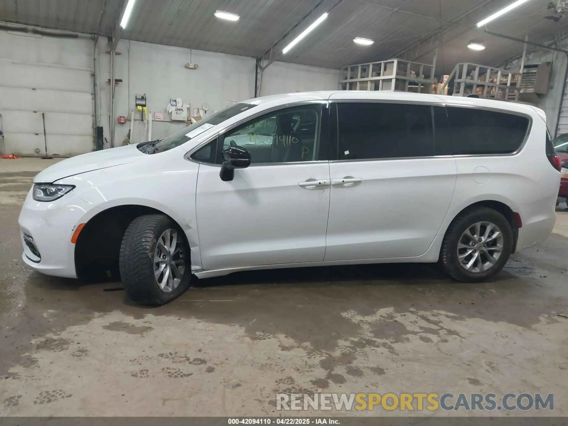 14 fotografías del automóvil dañado 2C4RC3BG4RR174909 CHRYSLER PACIFICA 2024
