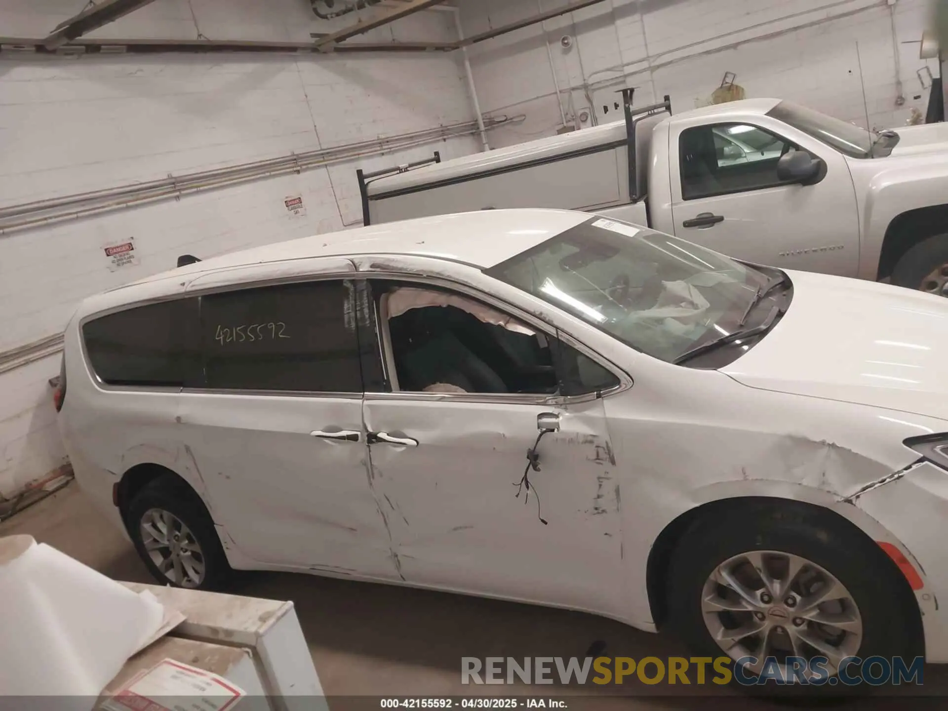 13 fotografías del automóvil dañado 2C4RC3BG7RR153925 CHRYSLER PACIFICA 2024