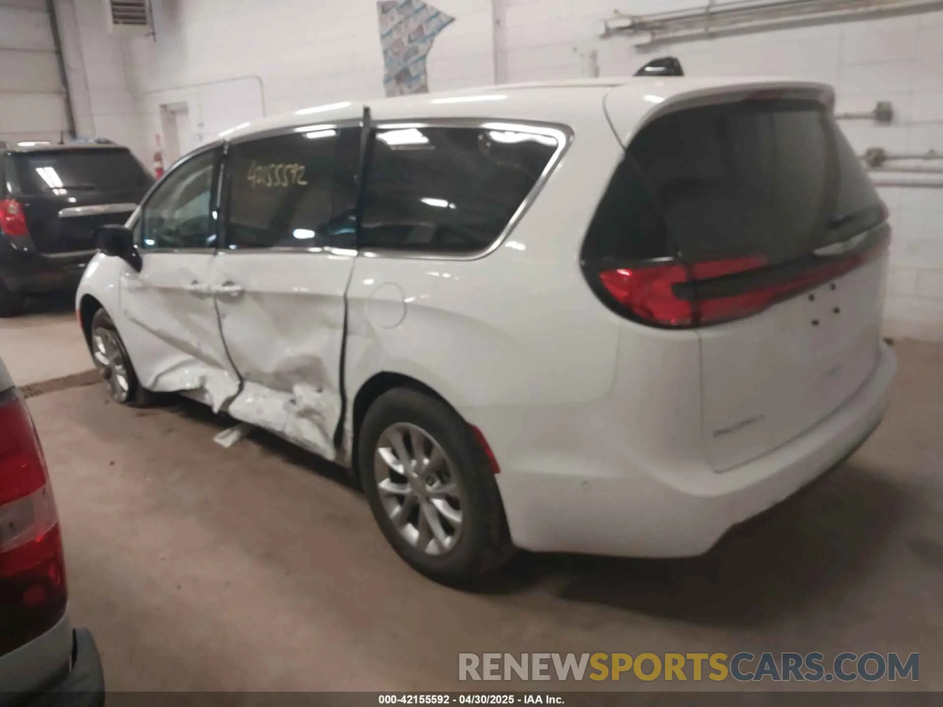 3 fotografías del automóvil dañado 2C4RC3BG7RR153925 CHRYSLER PACIFICA 2024
