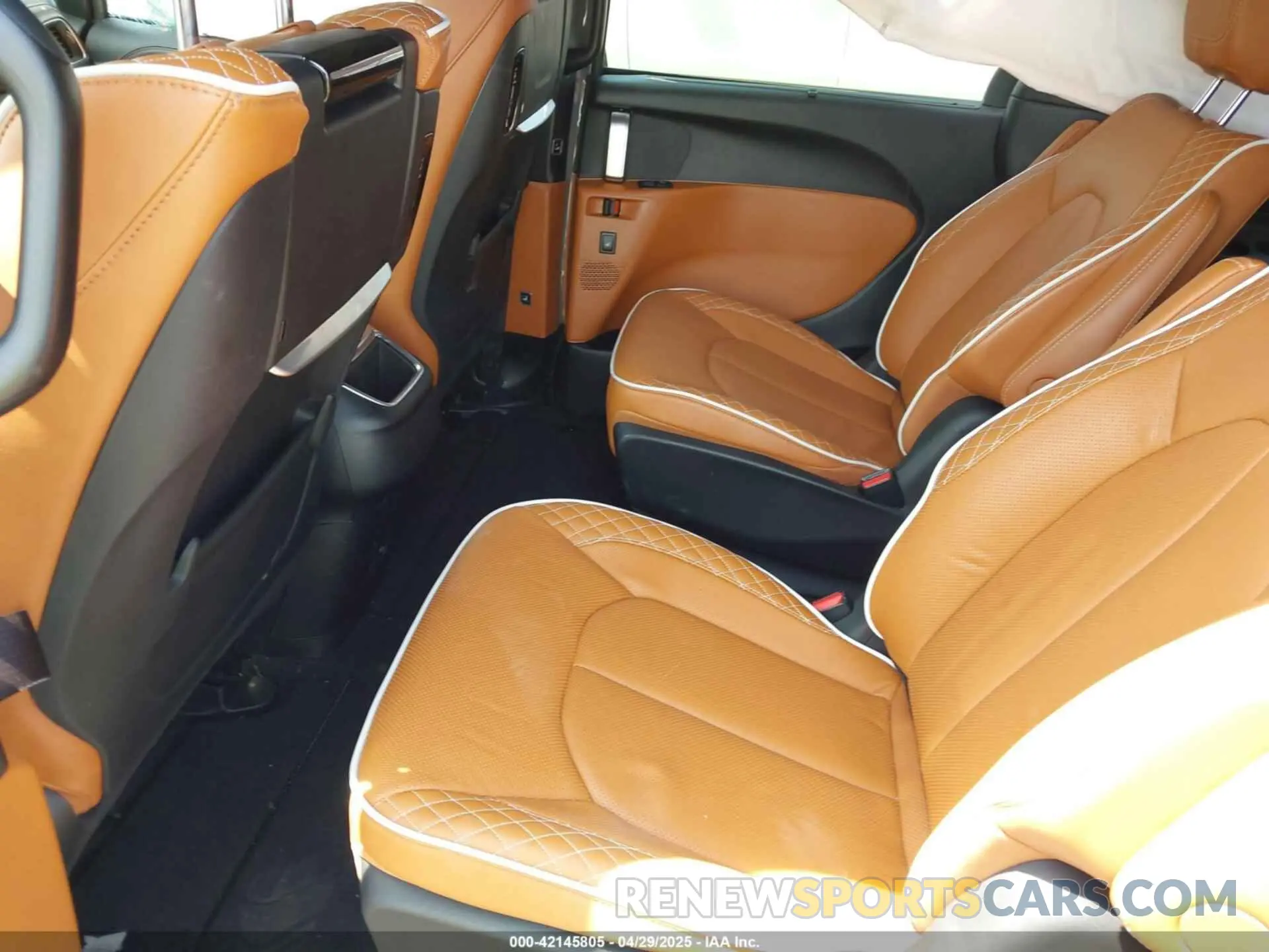 8 fotografías del automóvil dañado 2C4RC3PG6RR200340 CHRYSLER PACIFICA 2024