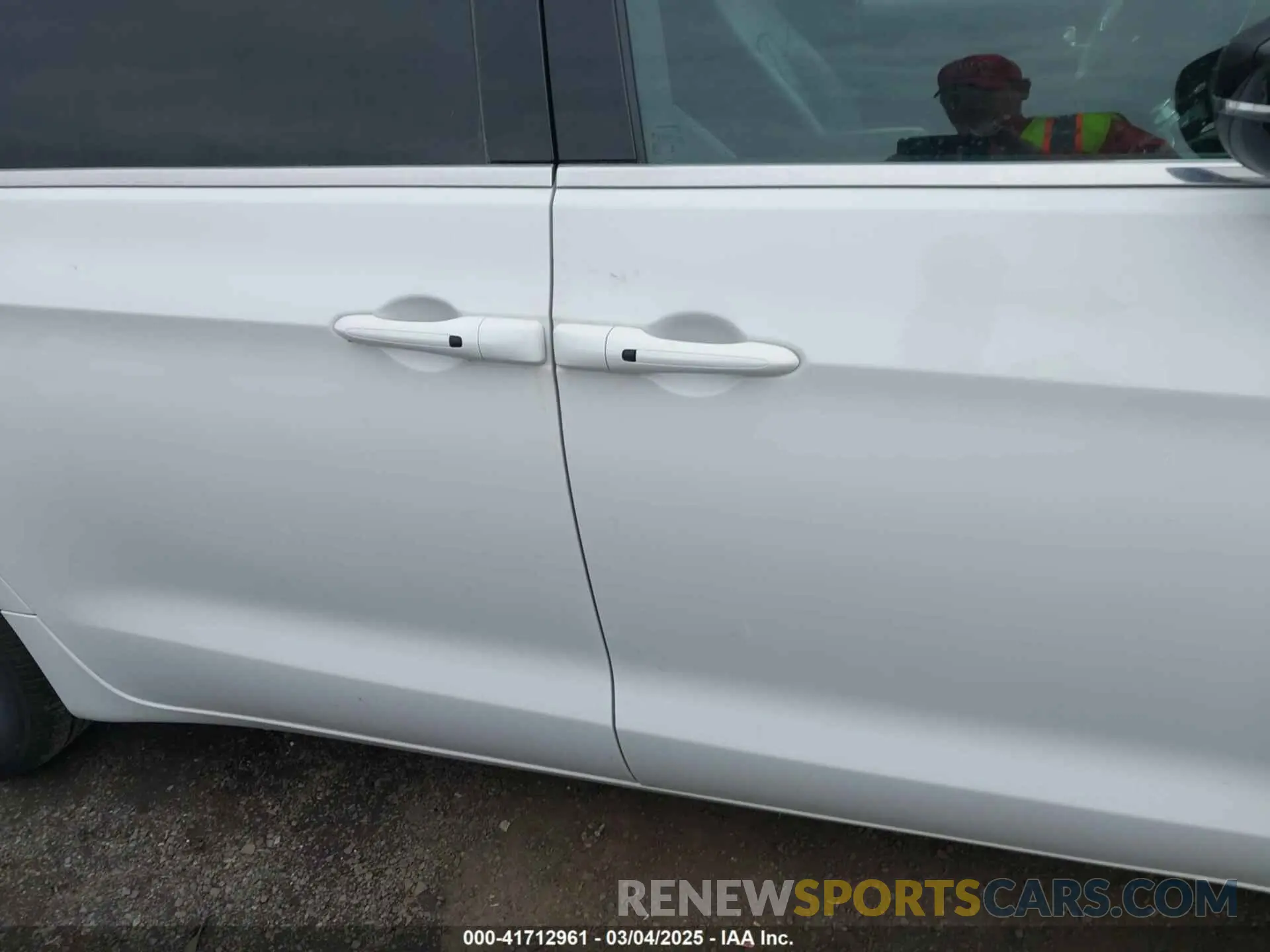 13 fotografías del automóvil dañado 2C4RC1BG0SR516589 CHRYSLER PACIFICA 2025