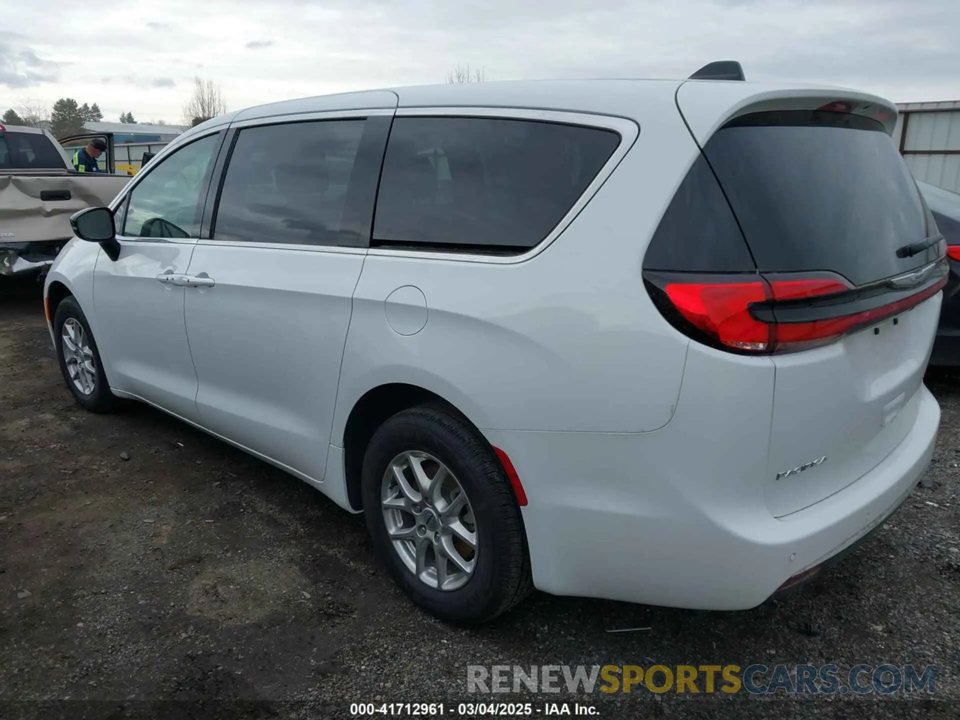 3 fotografías del automóvil dañado 2C4RC1BG0SR516589 CHRYSLER PACIFICA 2025
