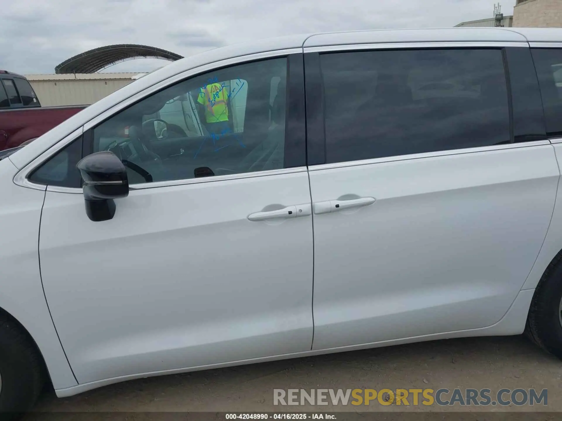 15 fotografías del automóvil dañado 2C4RC1BG0SR539337 CHRYSLER PACIFICA 2025