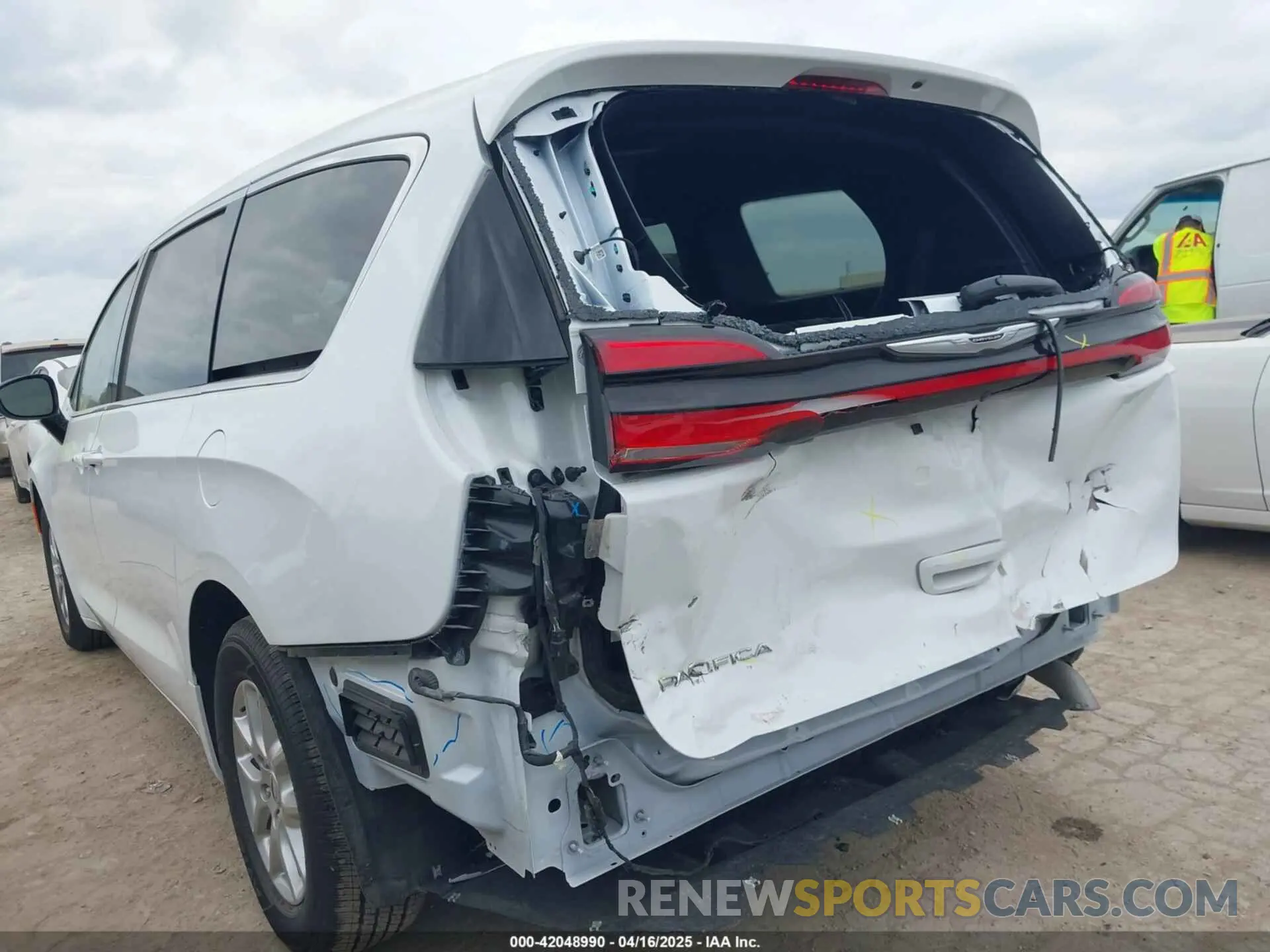 6 fotografías del automóvil dañado 2C4RC1BG0SR539337 CHRYSLER PACIFICA 2025