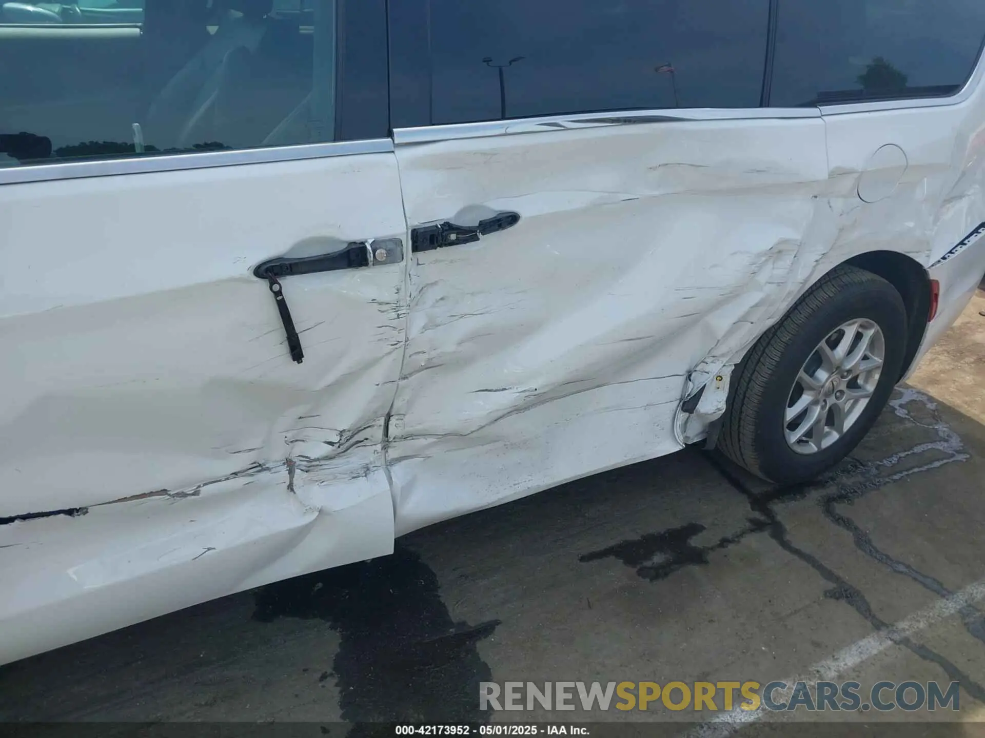 18 fotografías del automóvil dañado 2C4RC1BG1SR542831 CHRYSLER PACIFICA 2025