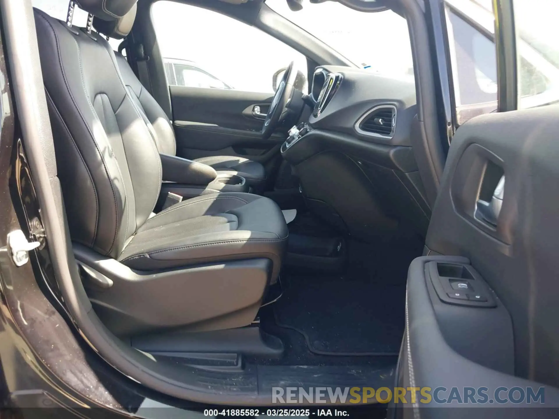 5 fotografías del automóvil dañado 2C4RC1BG2SR507313 CHRYSLER PACIFICA 2025