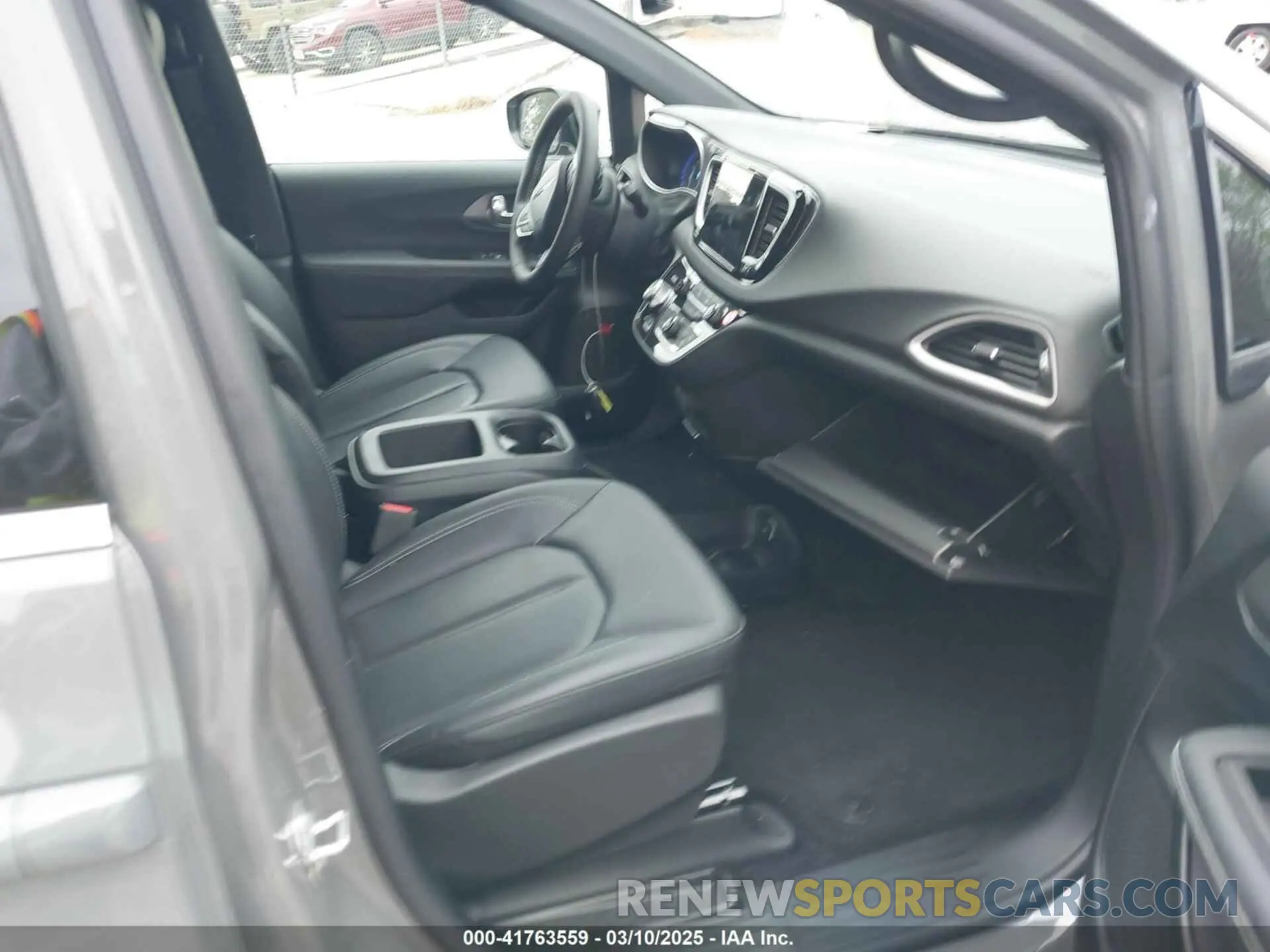 5 fotografías del automóvil dañado 2C4RC1BG5SR532478 CHRYSLER PACIFICA 2025