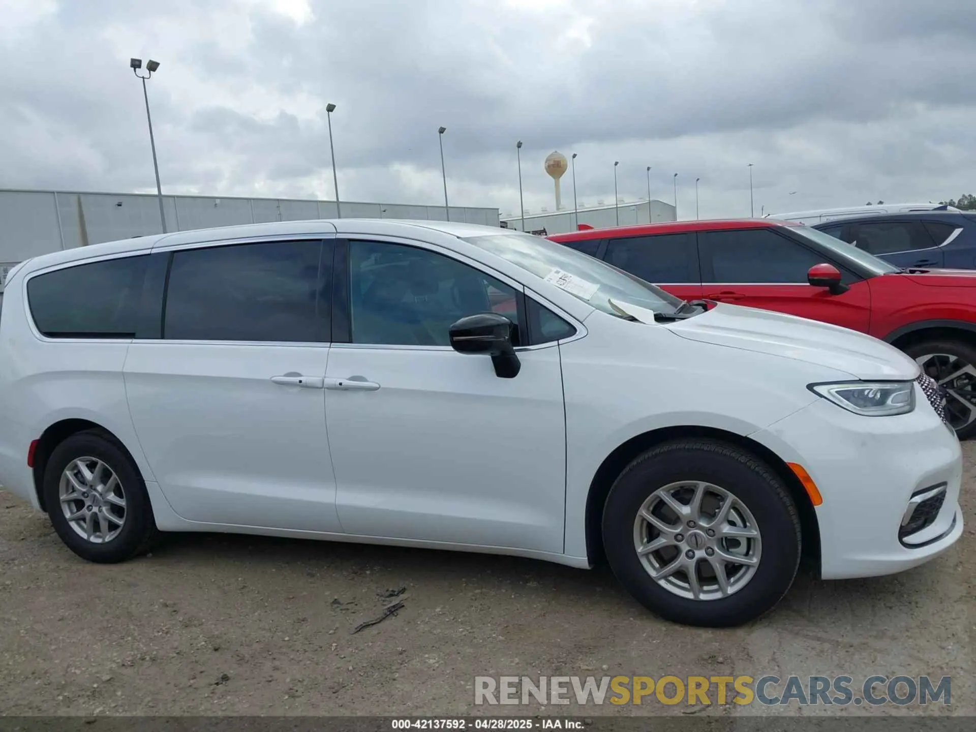 14 fotografías del automóvil dañado 2C4RC1BG7SR530912 CHRYSLER PACIFICA 2025