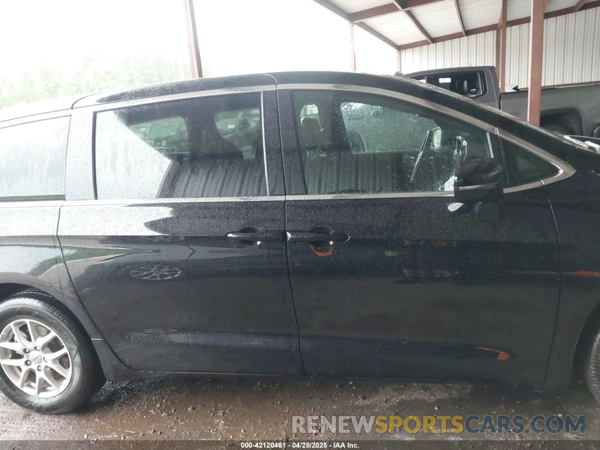 14 fotografías del automóvil dañado 2C4RC1BG8SR548335 CHRYSLER PACIFICA 2025